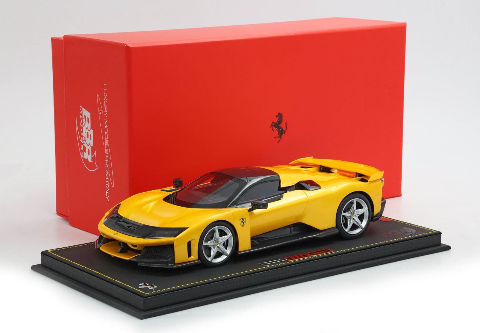 BBR Ferrari F80 Optional Carbonio - Triple Layer Yellow | 1:18 – Bild 6