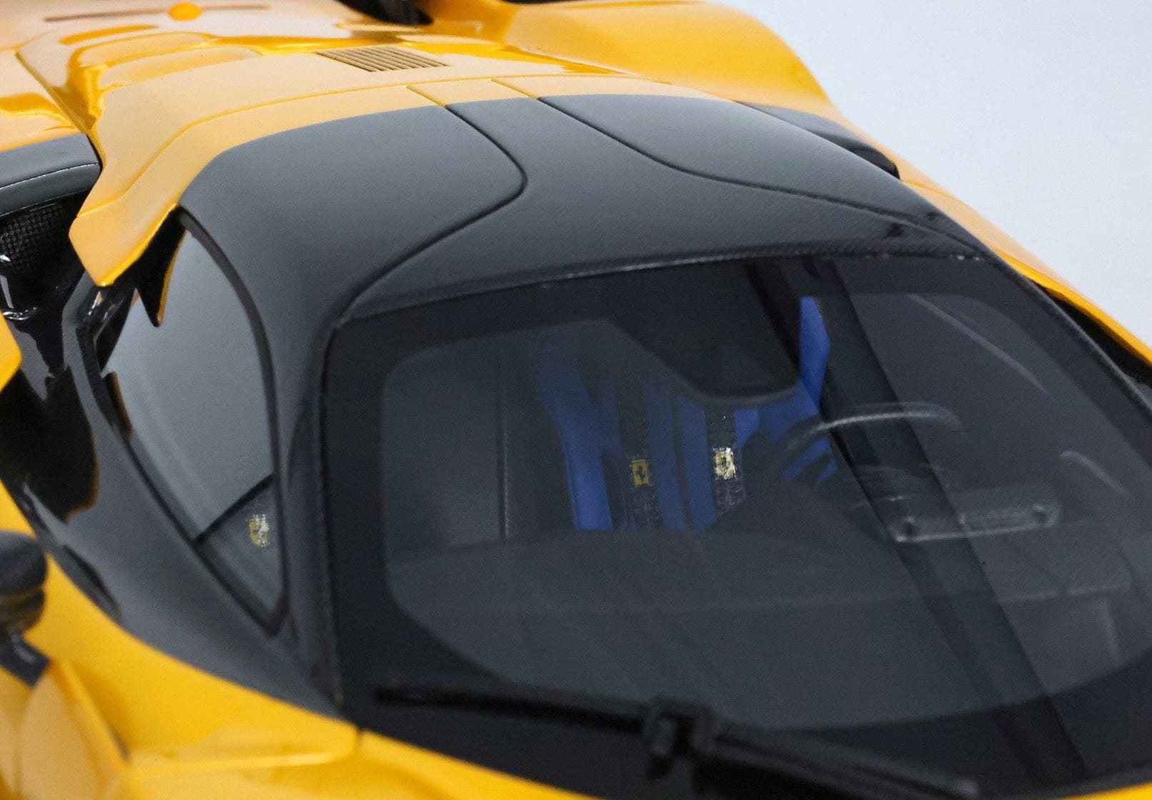 BBR Ferrari F80 Optional Carbonio - Triple Layer Yellow | 1:18 – Bild 3