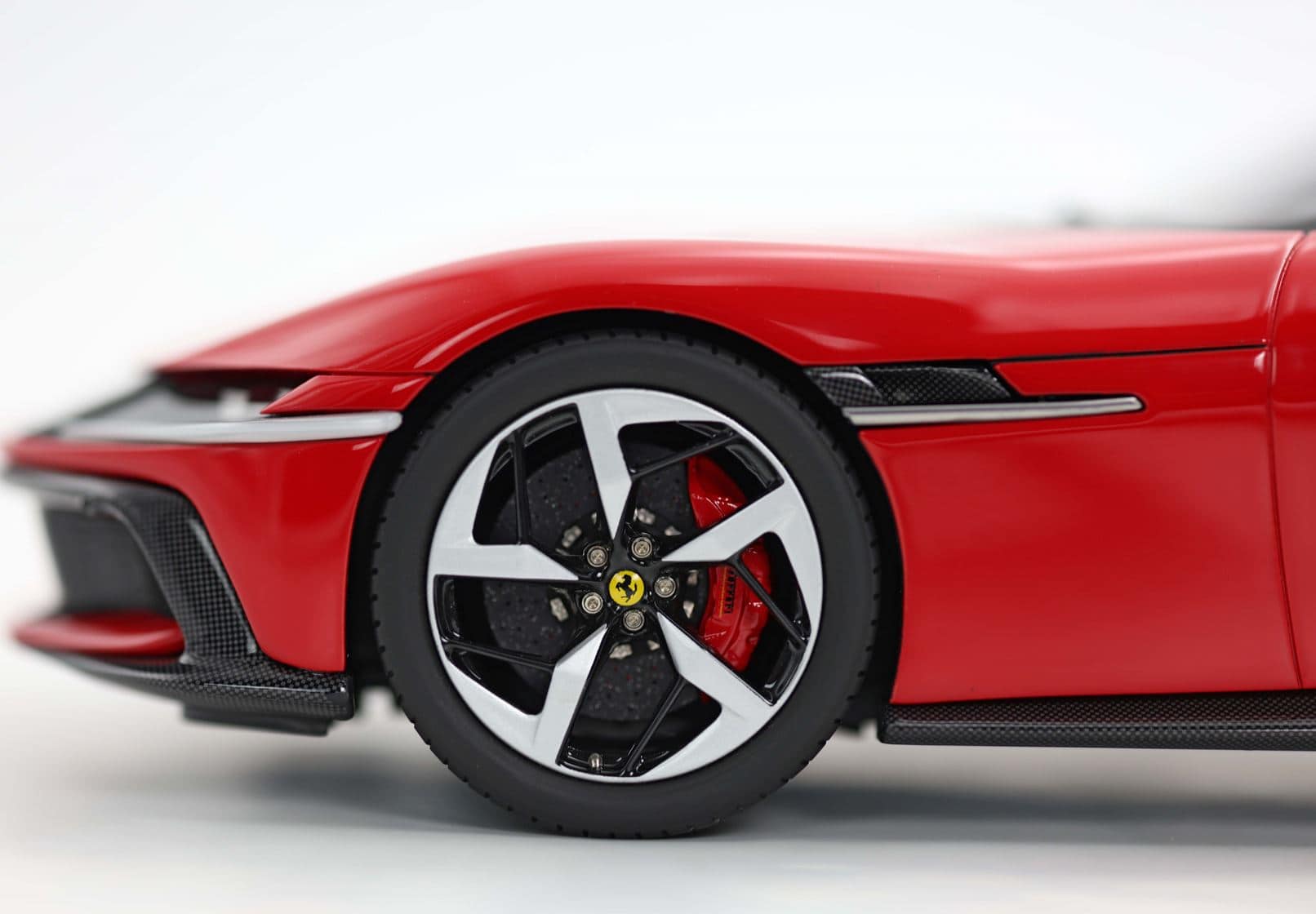 BBR Ferrari 12Cilindri Tetto Panoramico - Red | 1:18 - Image 8