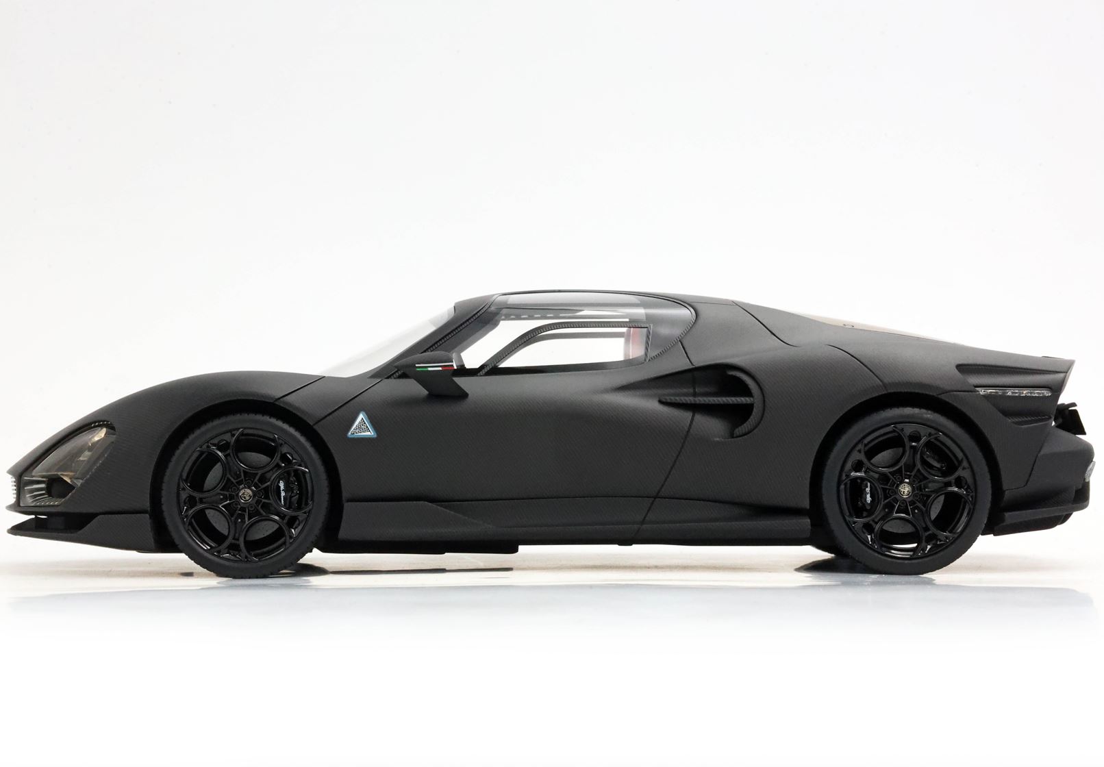 BBR Alfa Romeo 33 Stradale - Matte Carbon | 1:18 - Image 3