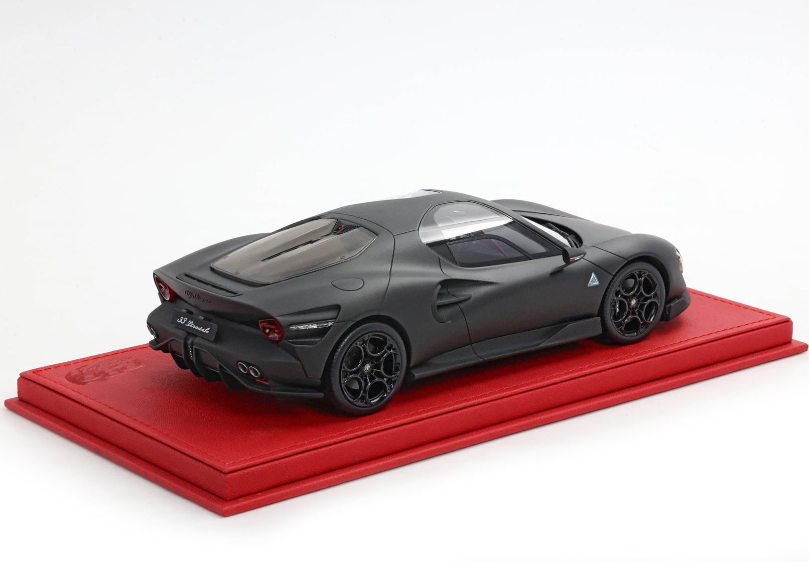 BBR Alfa Romeo 33 Stradale - Matte Carbon | 1:18 - Image 2