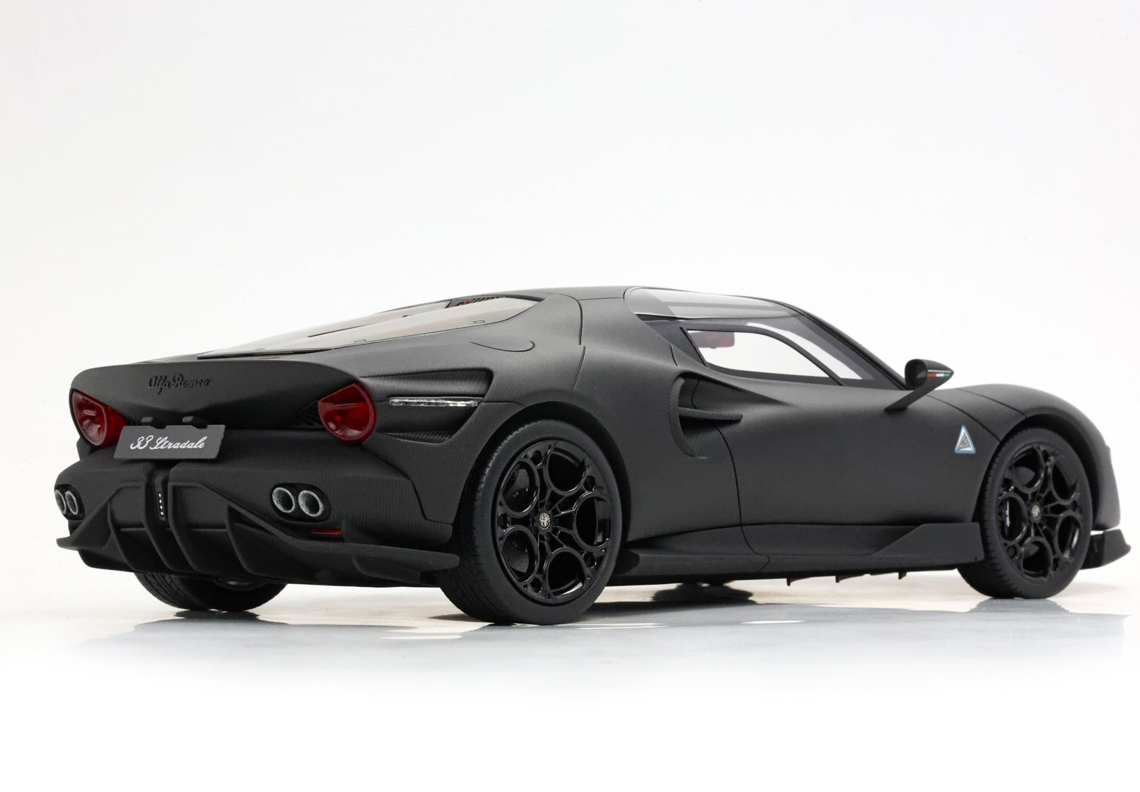 BBR Alfa Romeo 33 Stradale - Matte Carbon | 1:18 - Image 5