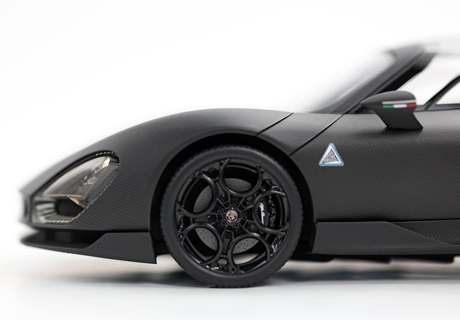 BBR Alfa Romeo 33 Stradale - Matte Carbon | 1:18 - Image 8