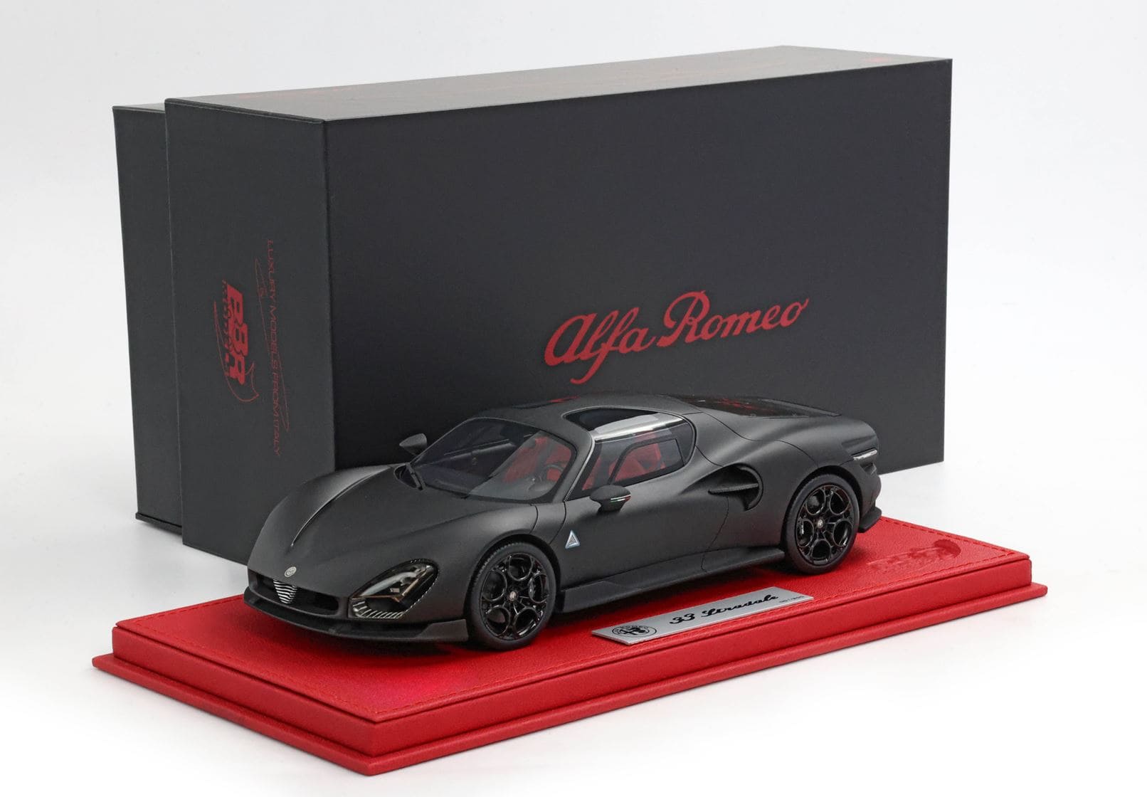 BBR Alfa Romeo 33 Stradale - Matte Carbon | 1:18 - Image 9