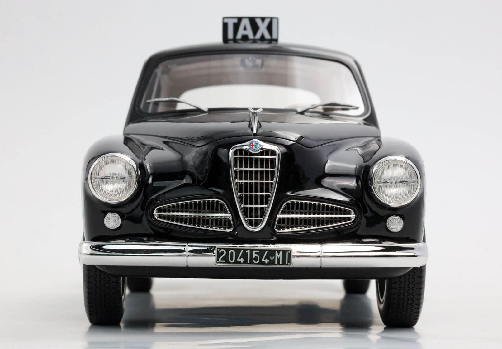BBR Alfa Romeo 1900 Taxi Milano - Green / Black | 1:18 – Bild 7