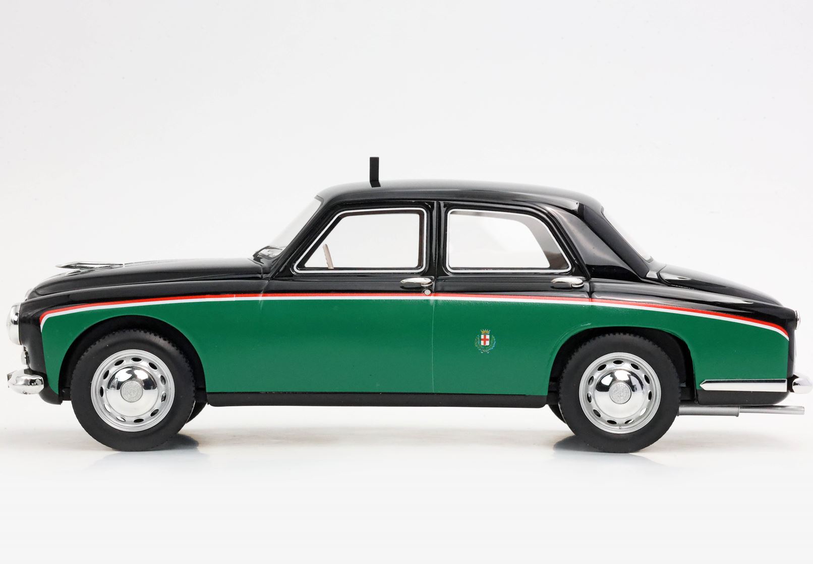 BBR Alfa Romeo 1900 Taxi Milano - Green / Black | 1:18 – Bild 3