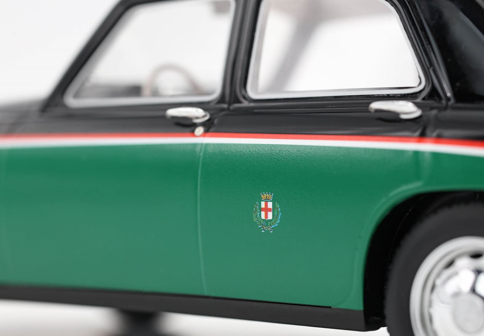 BBR Alfa Romeo 1900 Taxi Milano - Green / Black | 1:18 – Bild 4