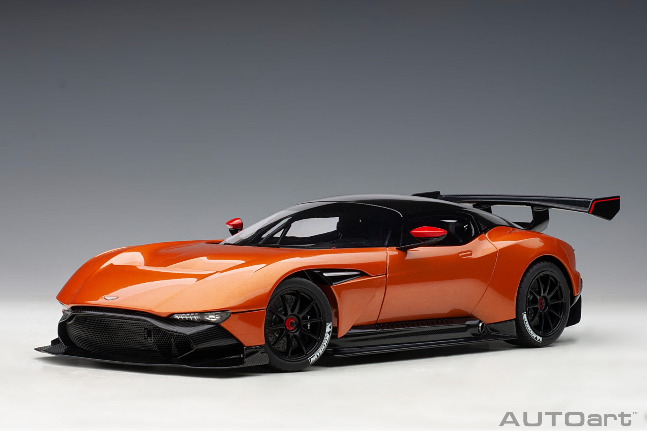 AUTOart Aston Martin Vulcan 2015 1:18 - Orange Madagascar