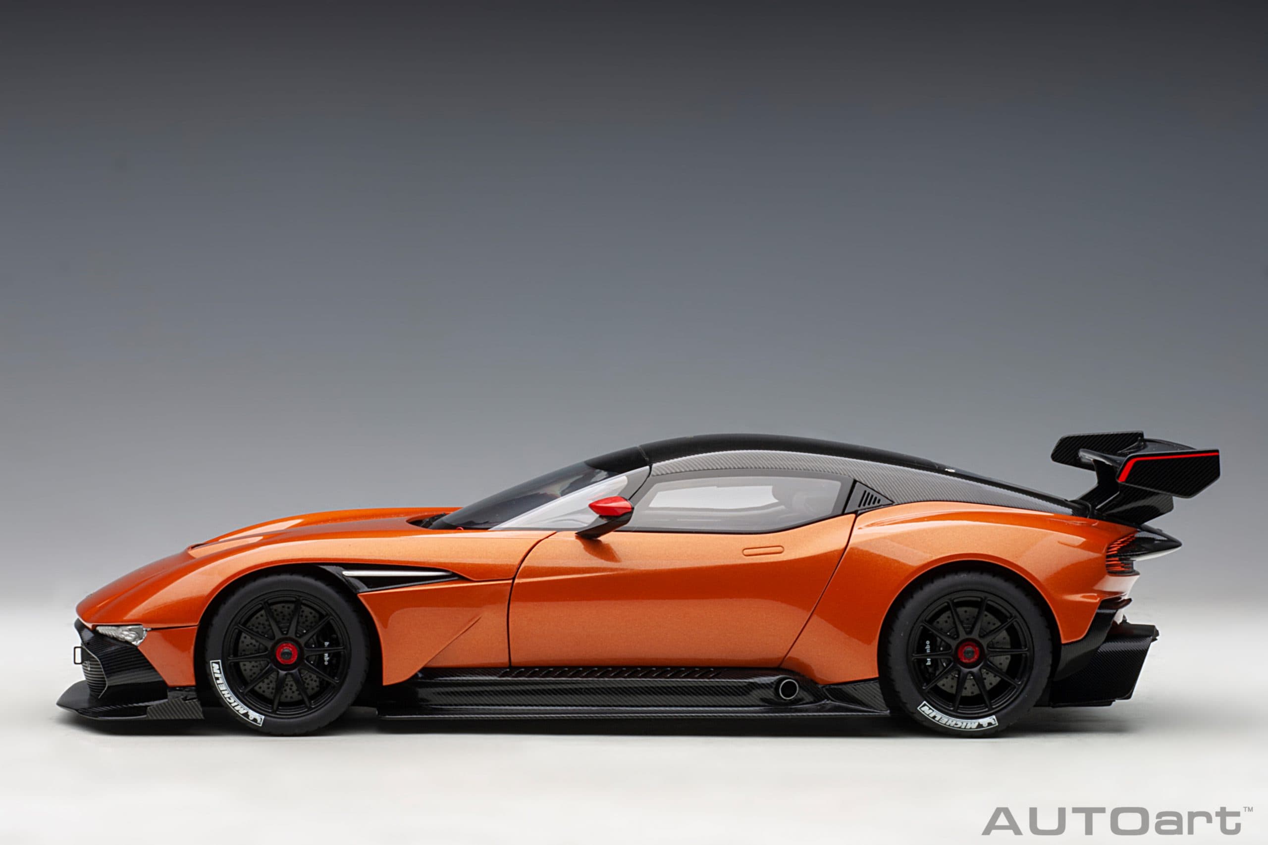 AUTOart Aston Martin Vulcan 2015 1:18 - Madagascar Orange - Image 3