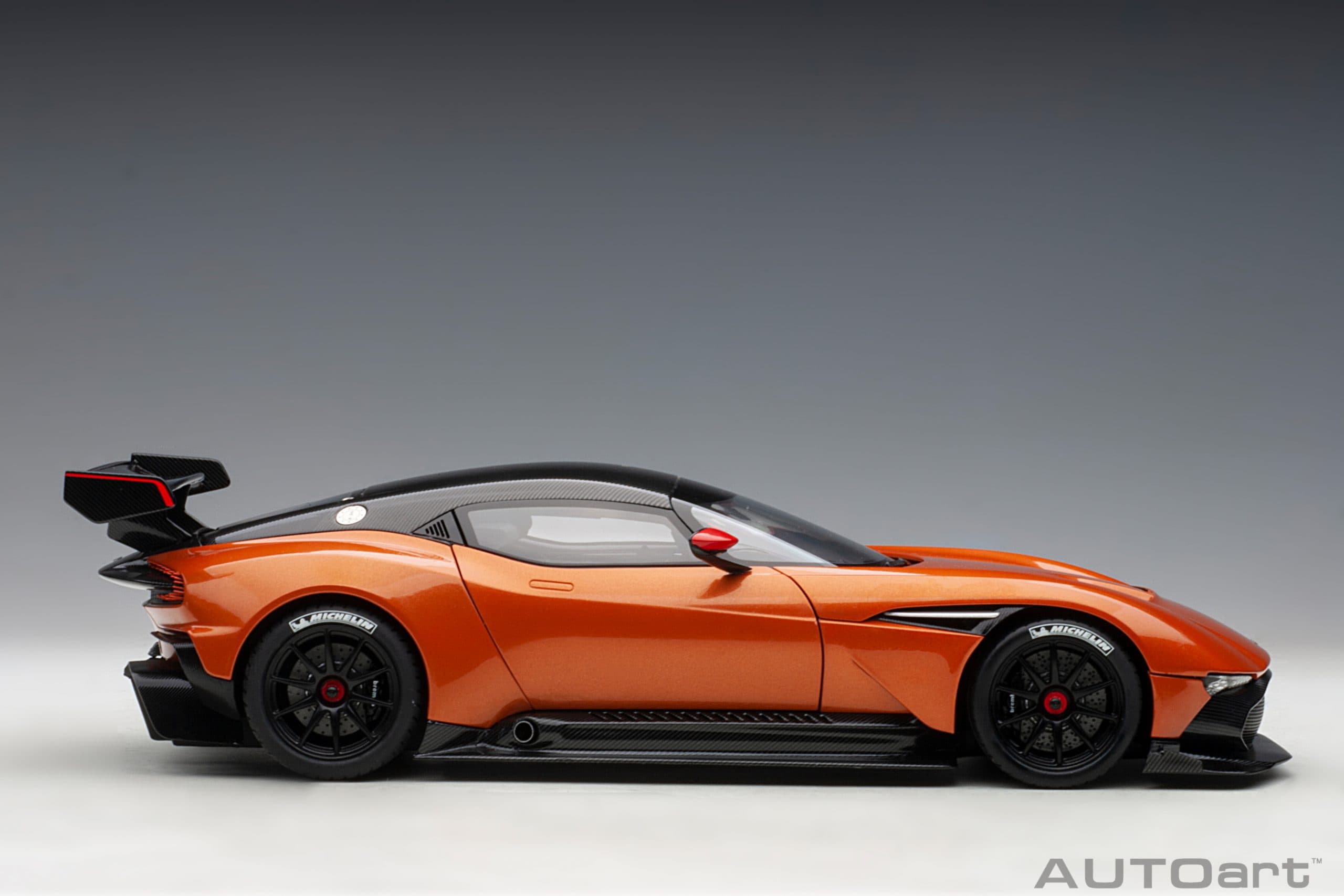 AUTOart Aston Martin Vulcan 2015 1:18 - Madagascar Orange - Image 4