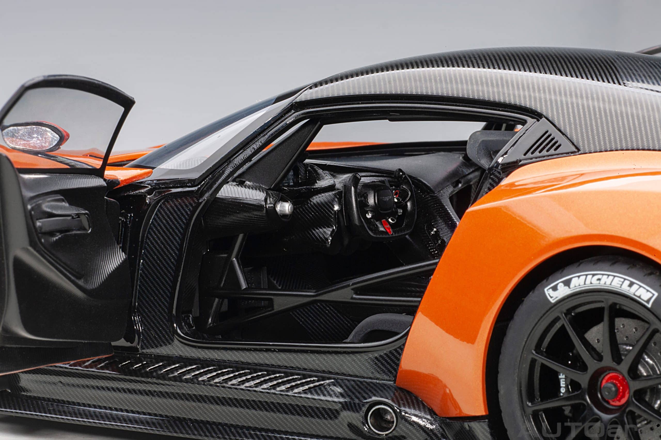 AUTOart Aston Martin Vulcan 2015 1:18 - Madagascar Orange - Image 9