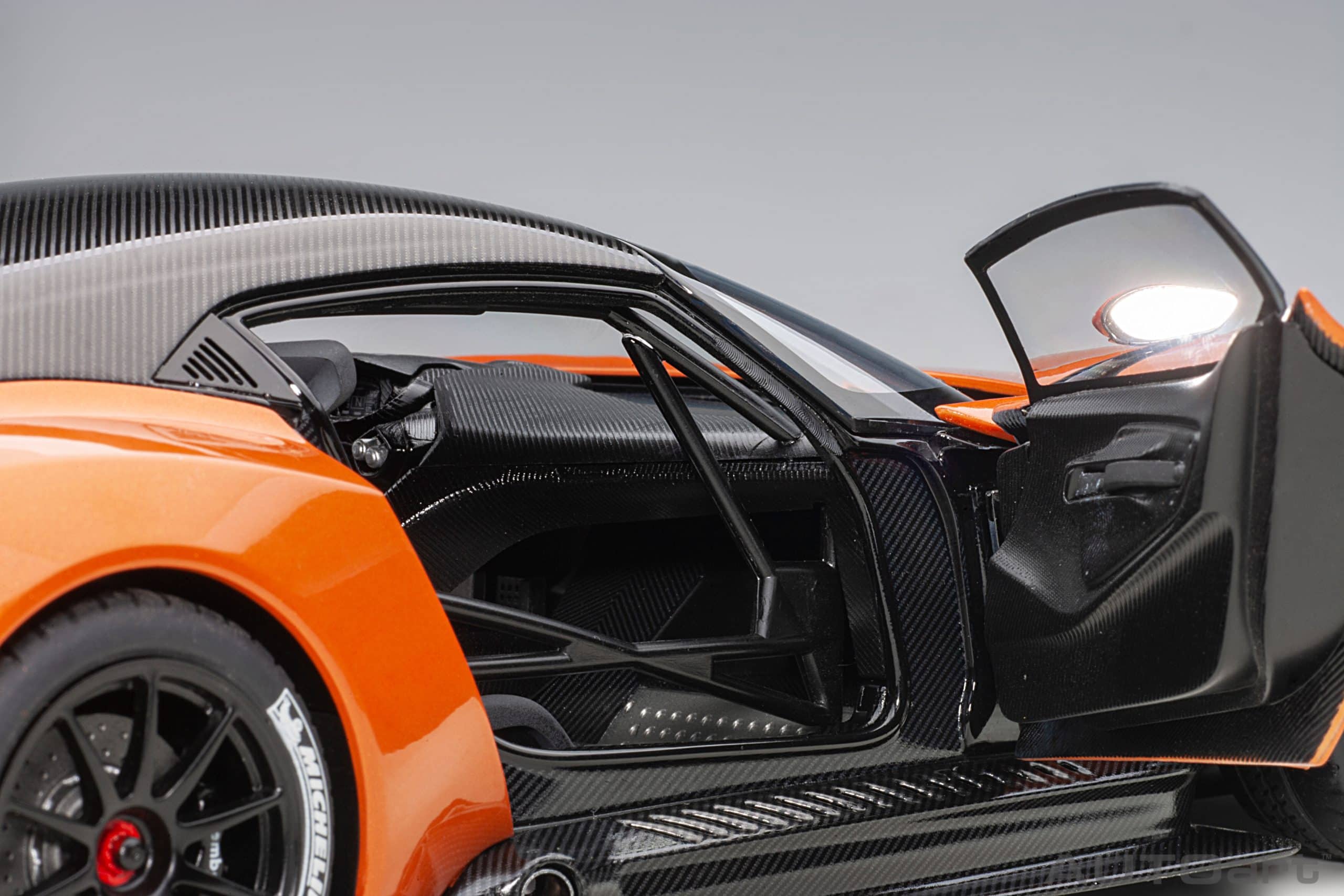 AUTOart Aston Martin Vulcan 2015 1:18 - Madagascar Orange - Image 10