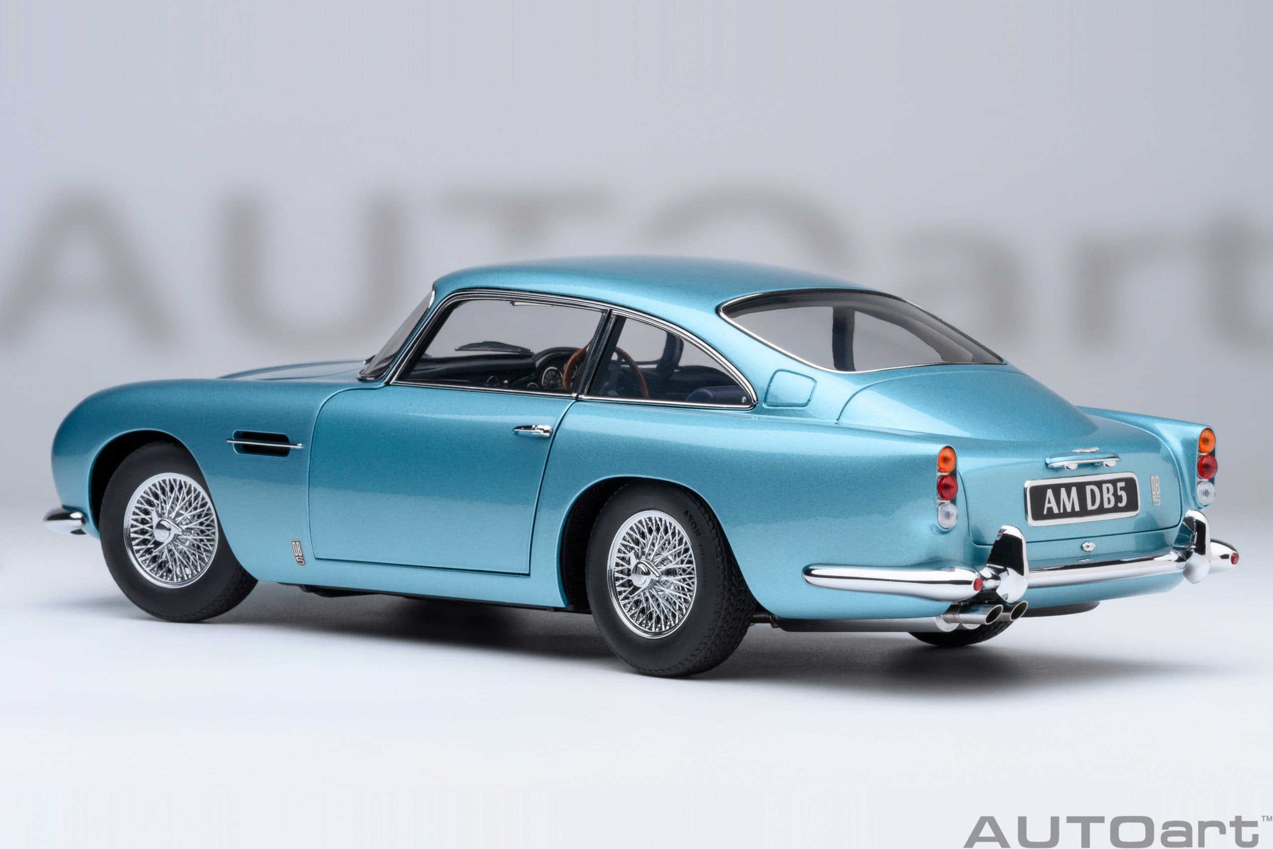 AUTOart Aston Martin DB5 1964 1:18 - Caribbean Pearl Blue - Image 2