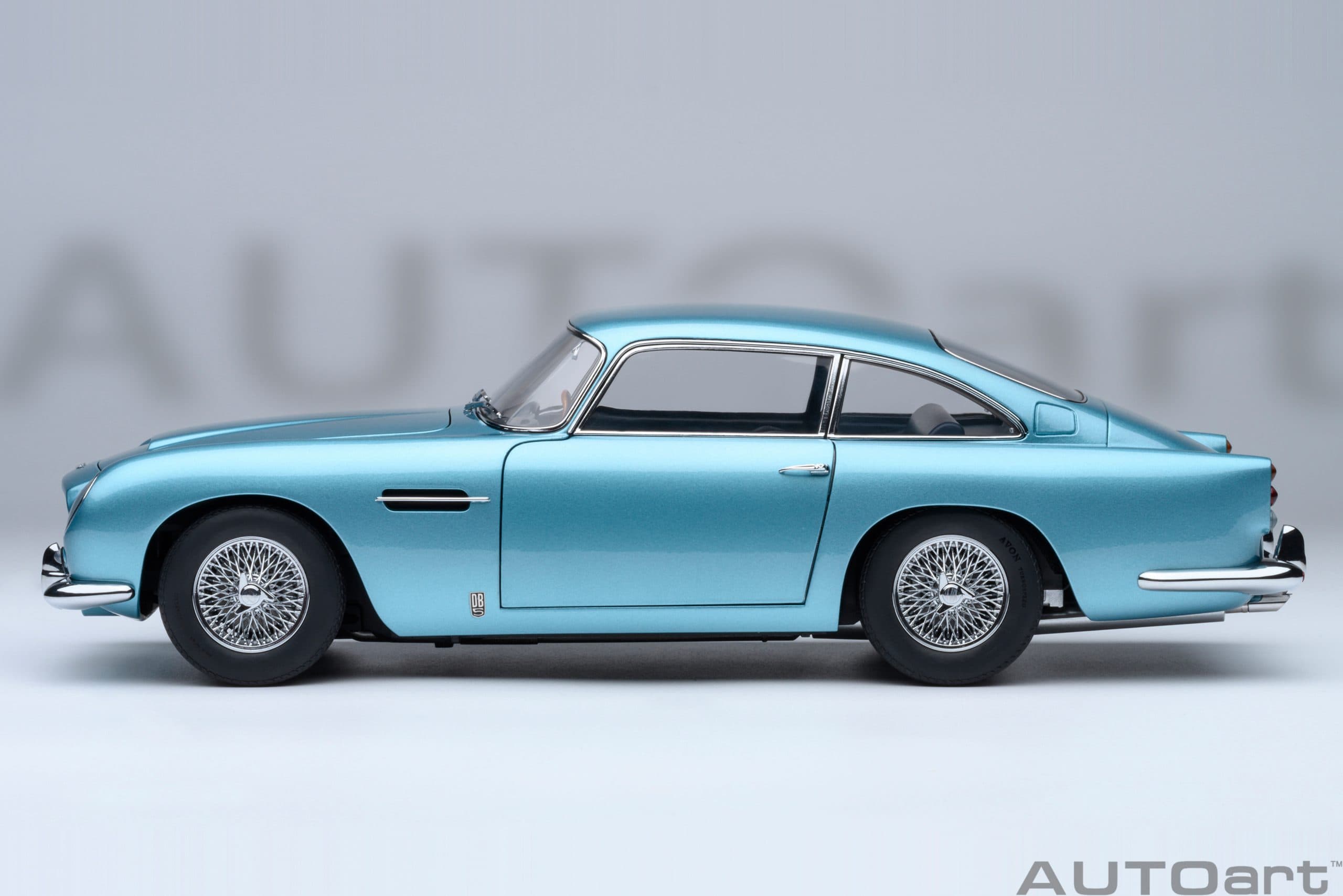 AUTOart Aston Martin DB5 1964 1:18 - Caribbean Pearl Blue - Image 3