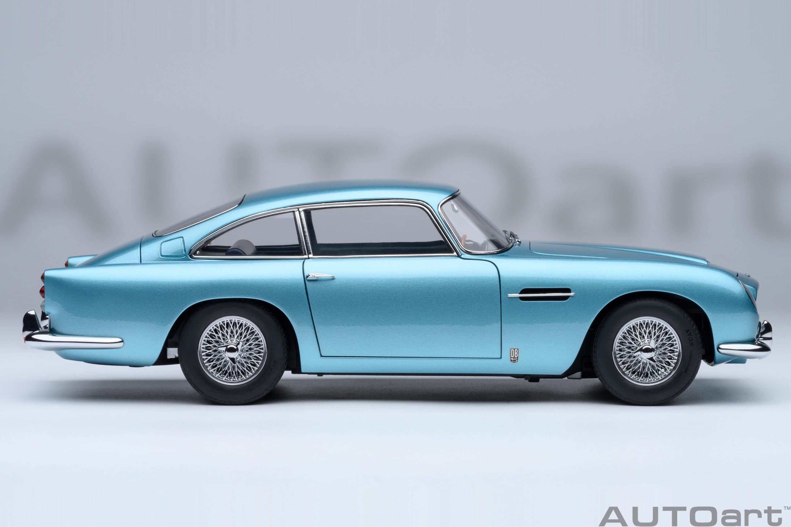AUTOart Aston Martin DB5 1964 1:18 - Caribbean Pearl Blue - Image 4