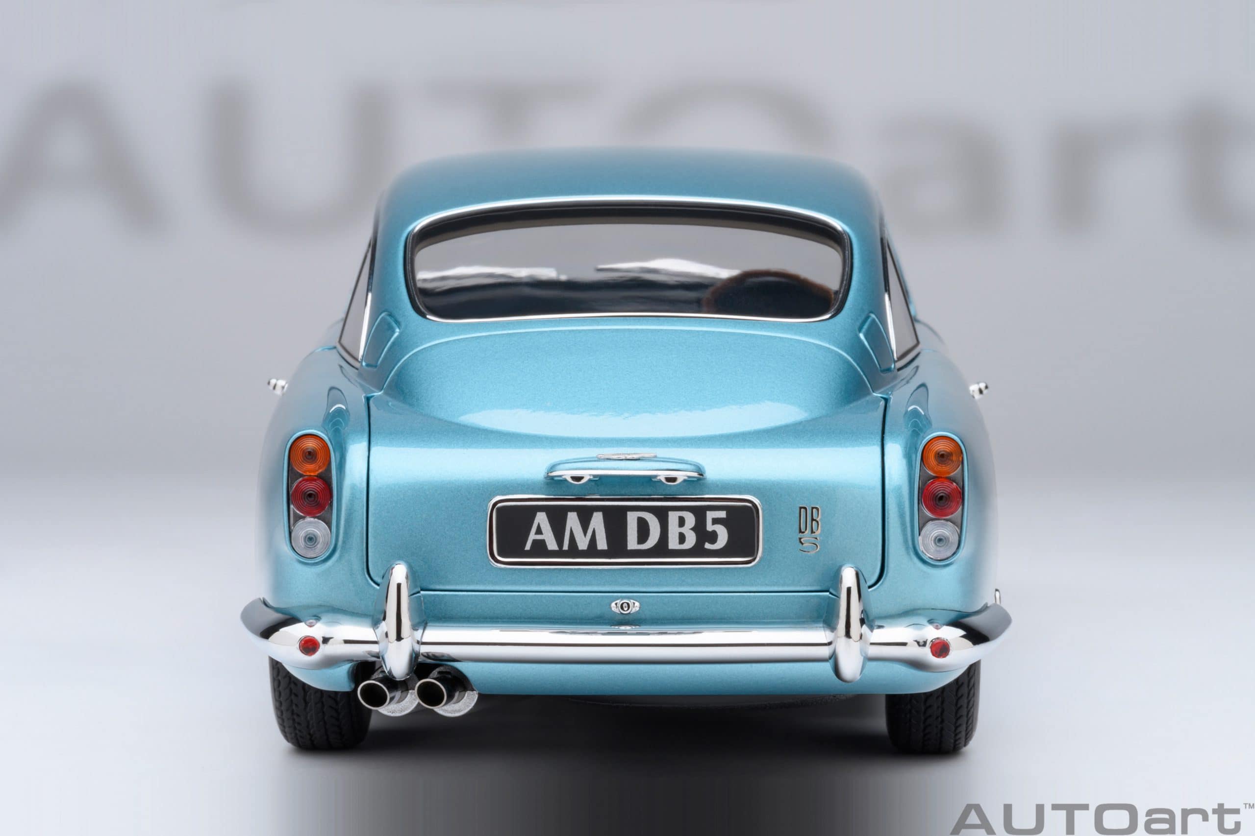 AUTOart Aston Martin DB5 1964 1:18 - Caribbean Pearl Blue - Image 6