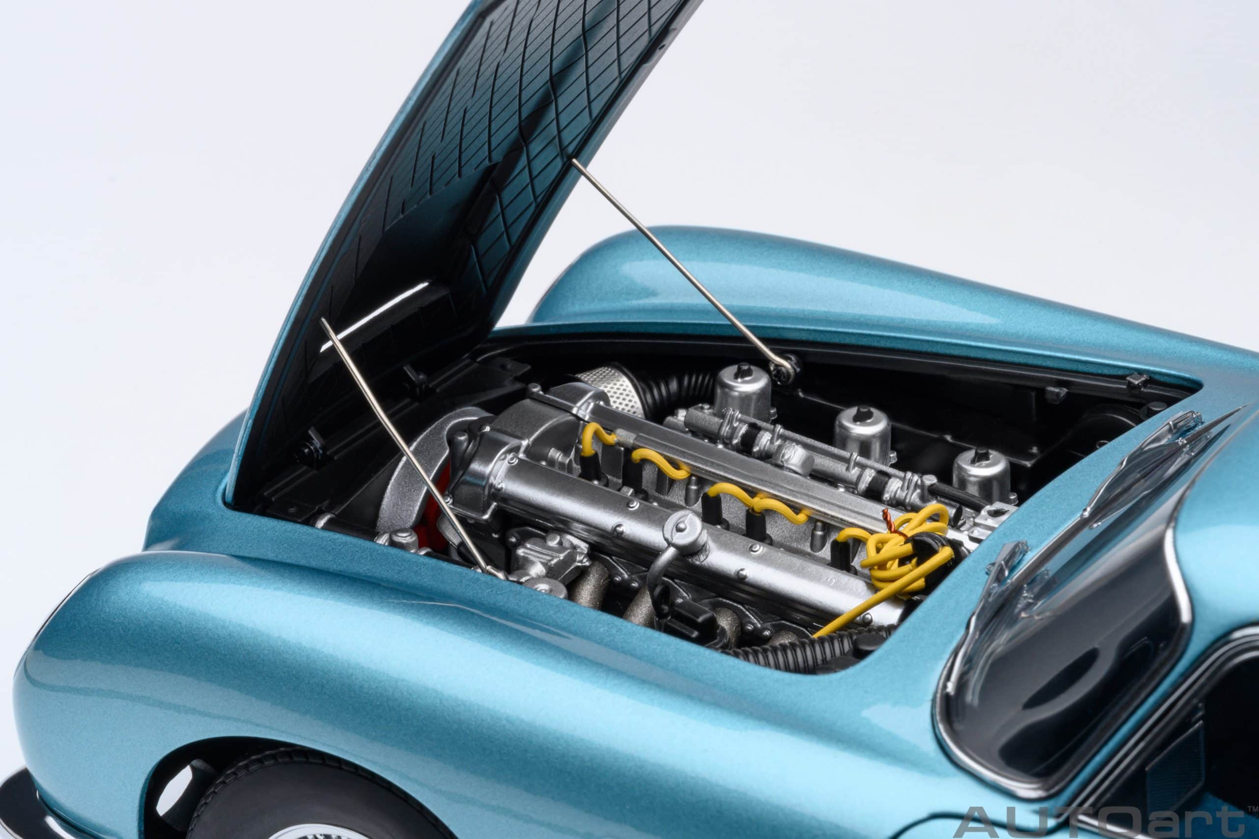 AUTOart Aston Martin DB5 1964 1:18 - Caribbean Pearl Blue - Image 11