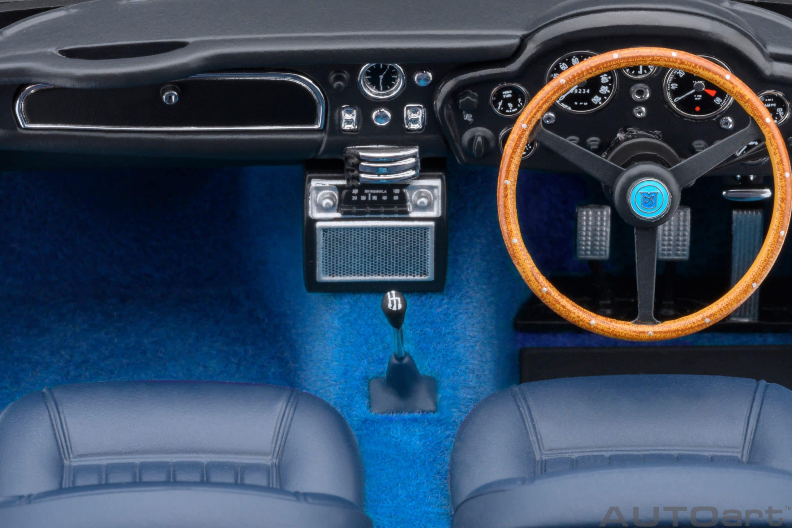 AUTOart Aston Martin DB5 1964 1:18 - Caribbean Pearl Blue - Image 15
