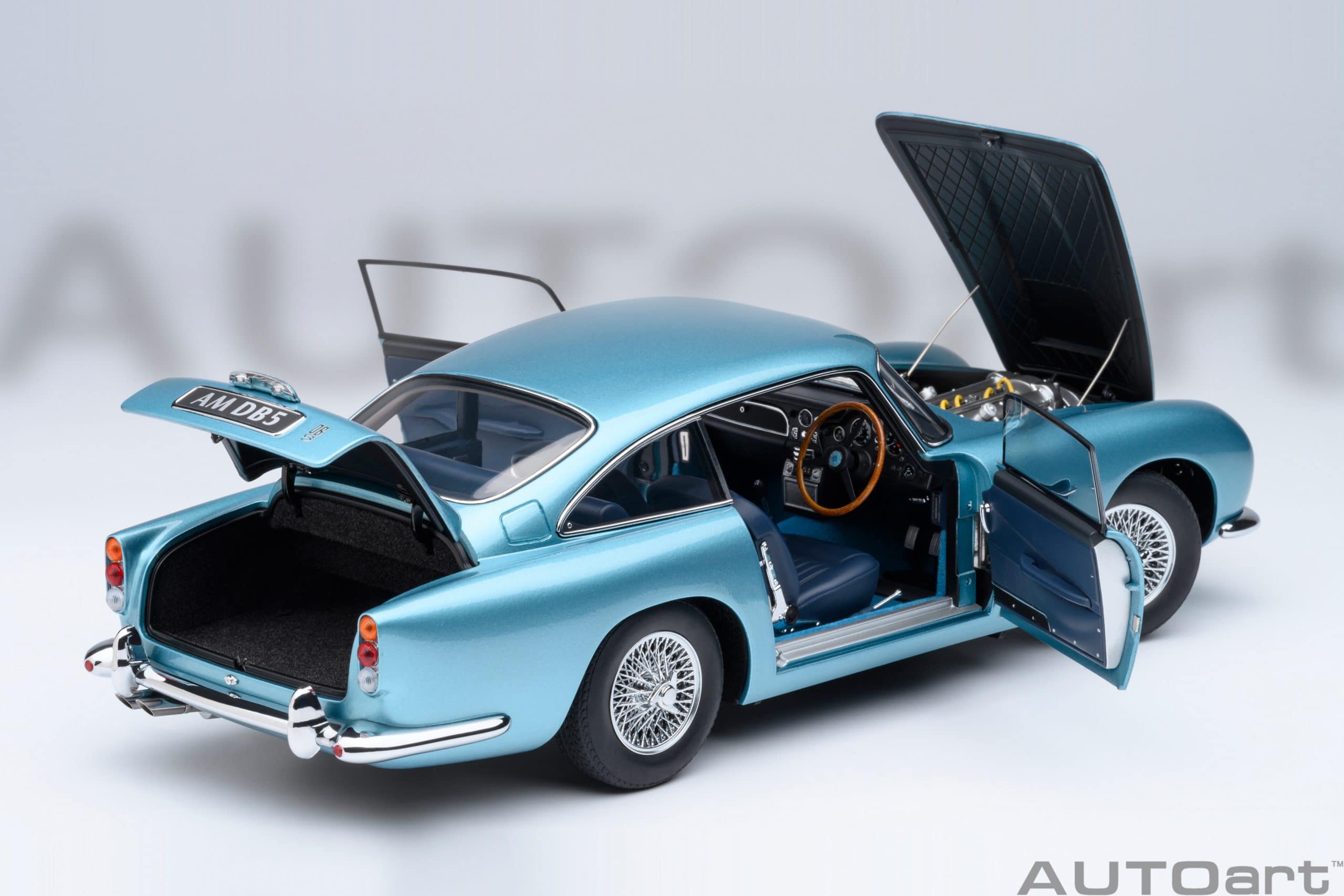 AUTOart Aston Martin DB5 1964 1:18 - Caribbean Pearl Blue - Image 16