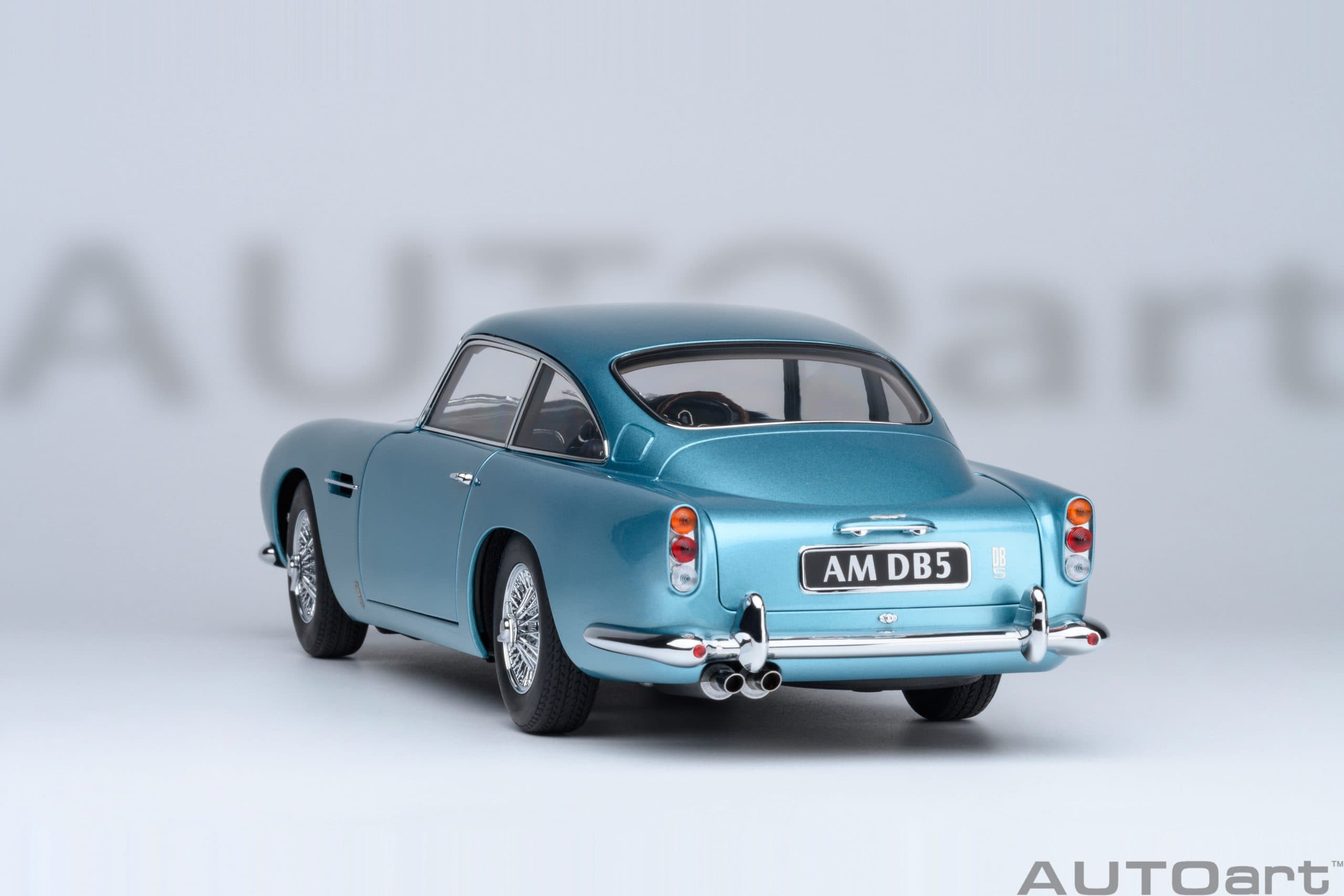 AUTOart Aston Martin DB5 1964 1:18 - Caribbean Pearl Blue - Image 19