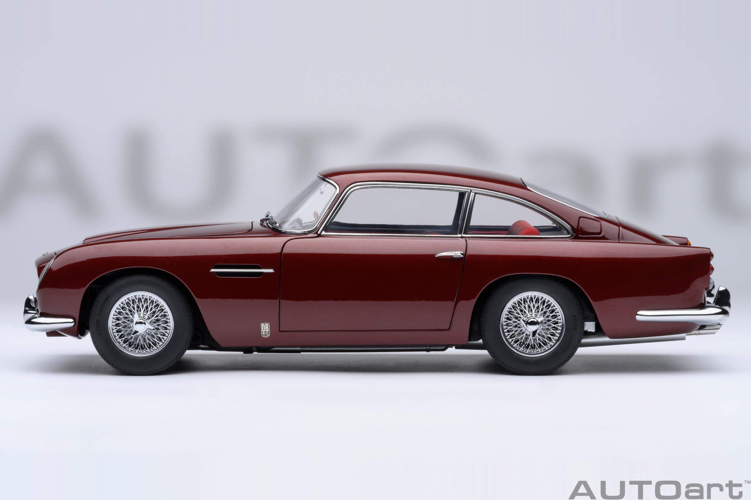 AUTOart Aston Martin DB5 1964 1:18 - Dubonnet Rosso - Image 3
