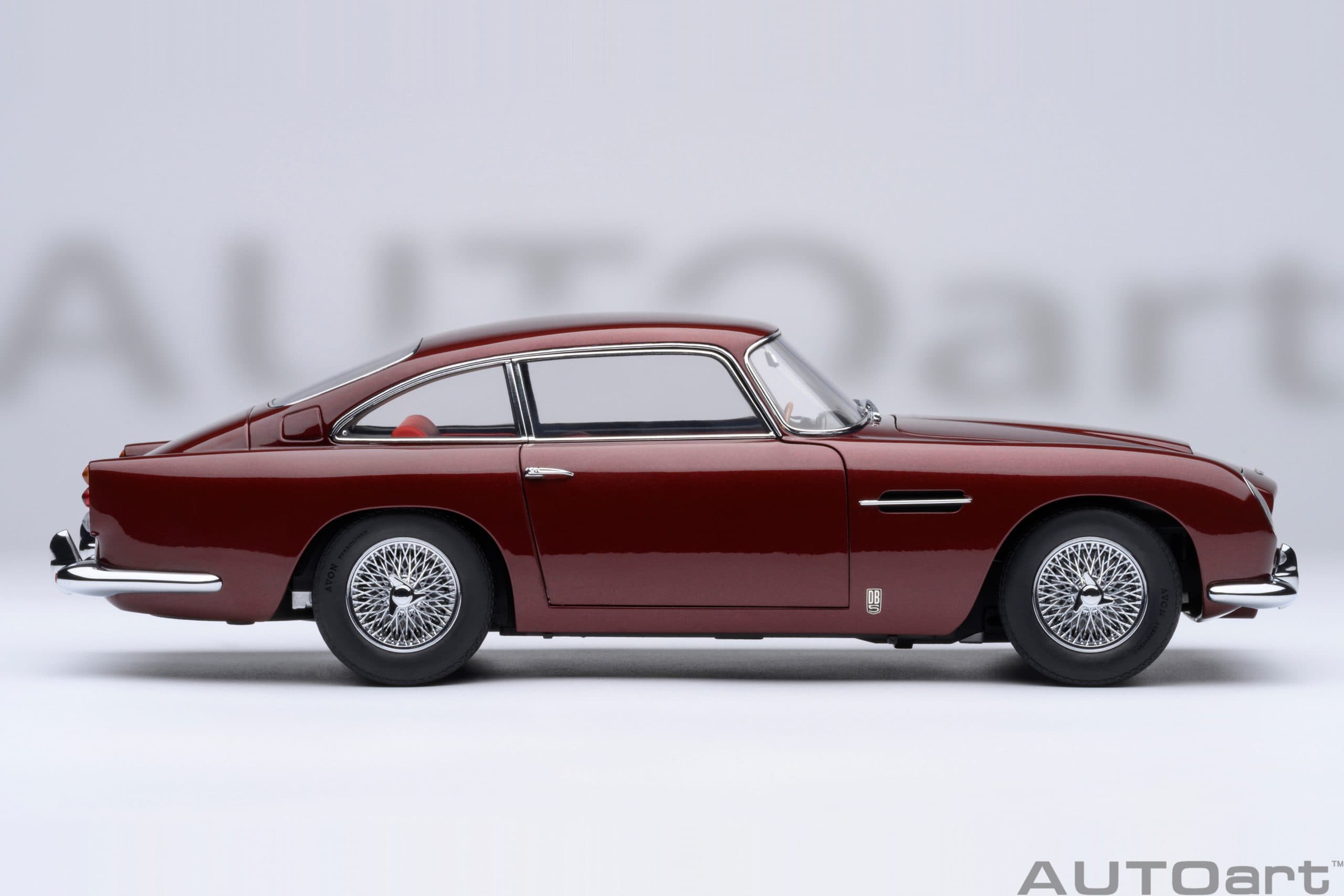 AUTOart Aston Martin DB5 1964 1:18 - Dubonnet Rosso - Image 4