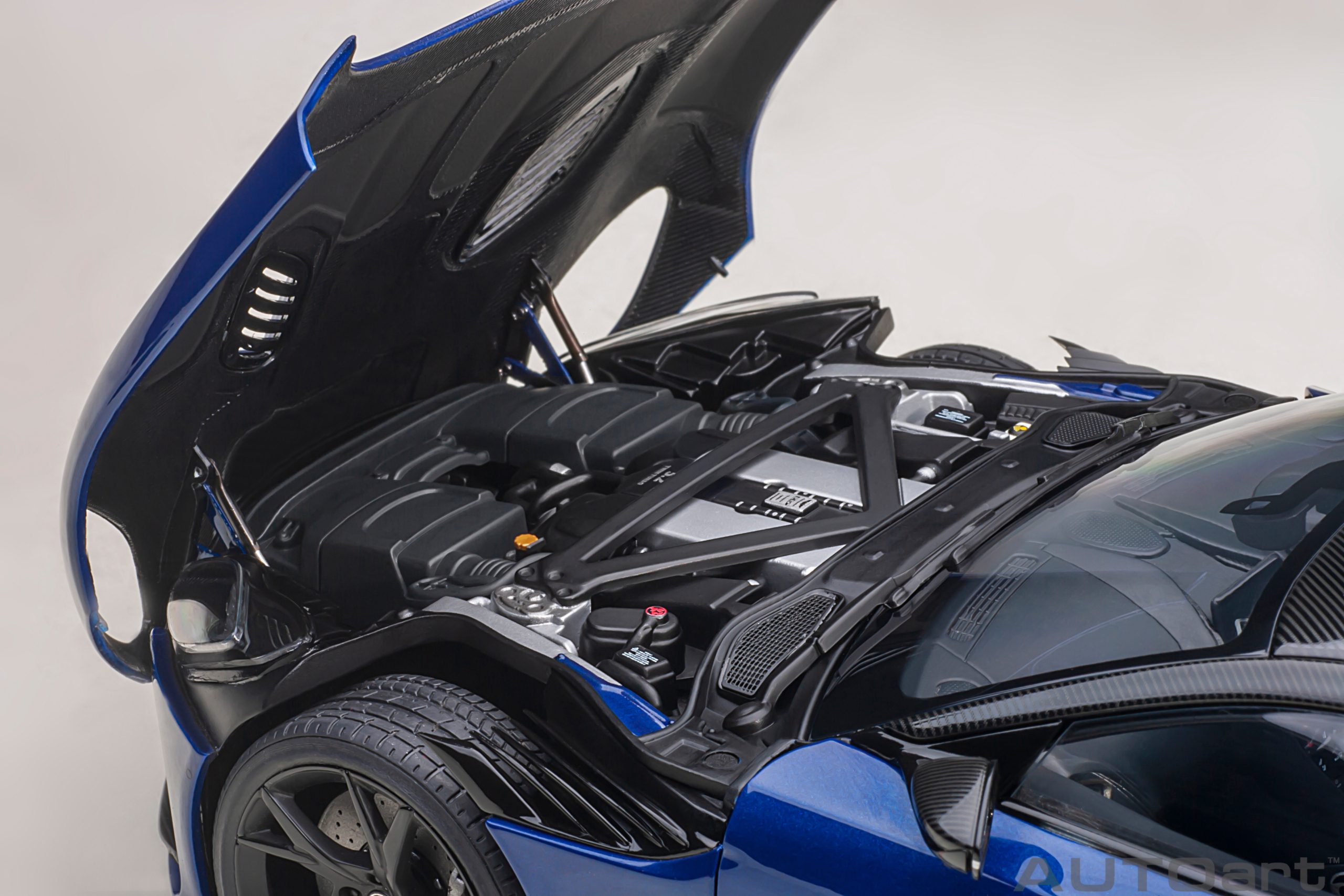 AUTOart Aston Martin DBS Superleggera 2019 1:18 - Zaffre Blue - Image 11