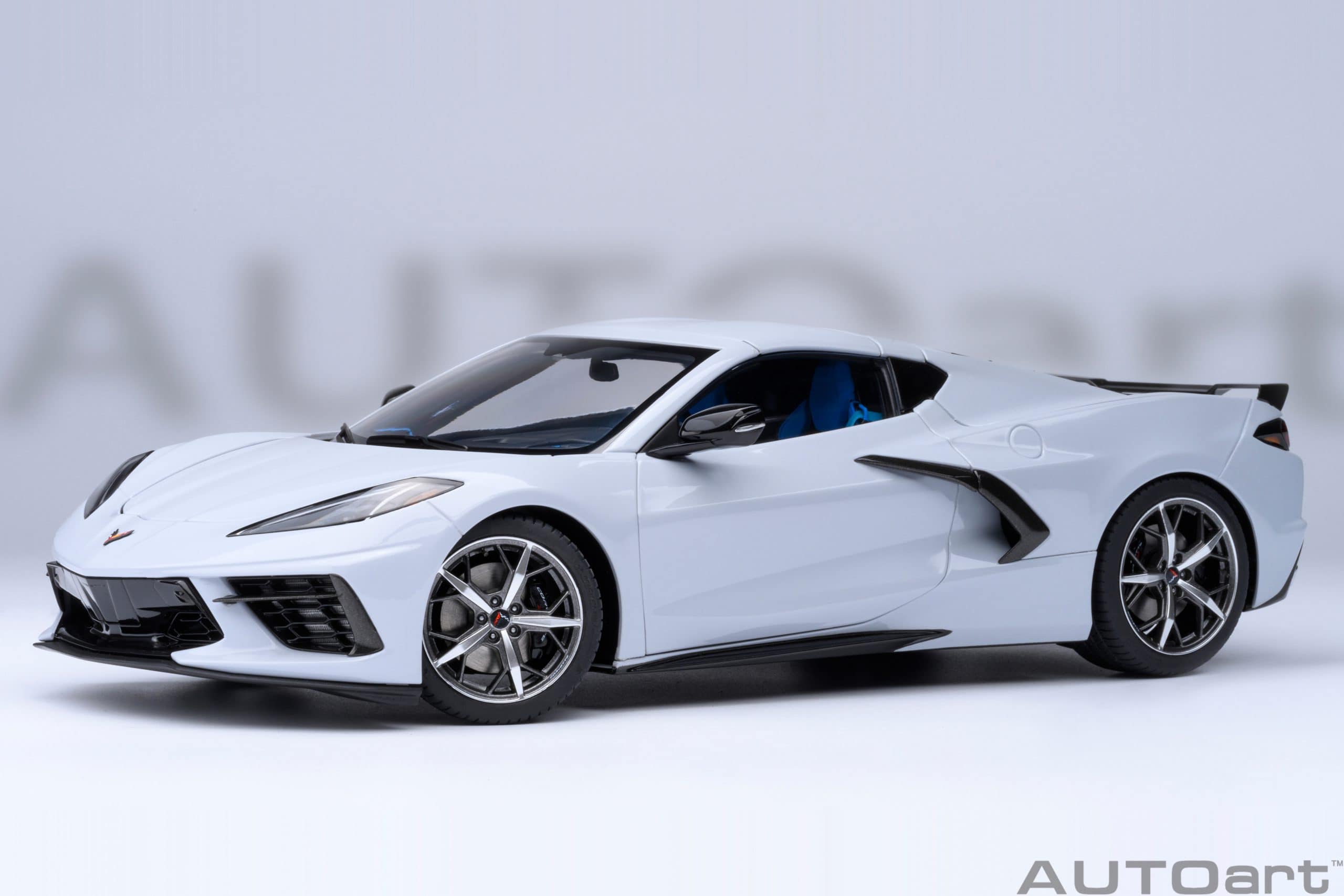AUTOart Chevrolet Corvette C8 Stingray Z51 1:18 - Ceramic Matrix Grey Metallic – Bild 2