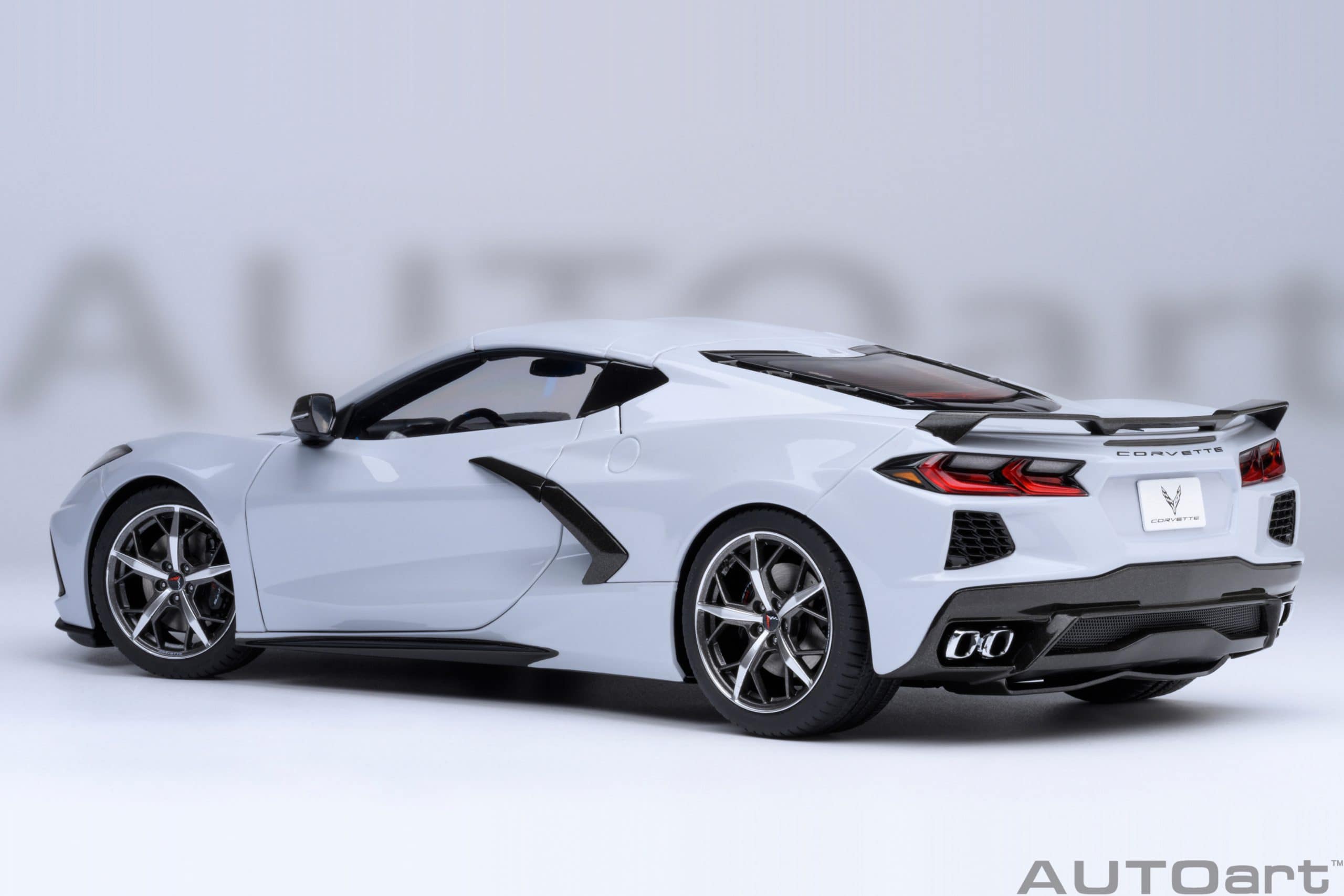 AUTOart シボレー コルベット C8 スティングレイ Z51 1:18