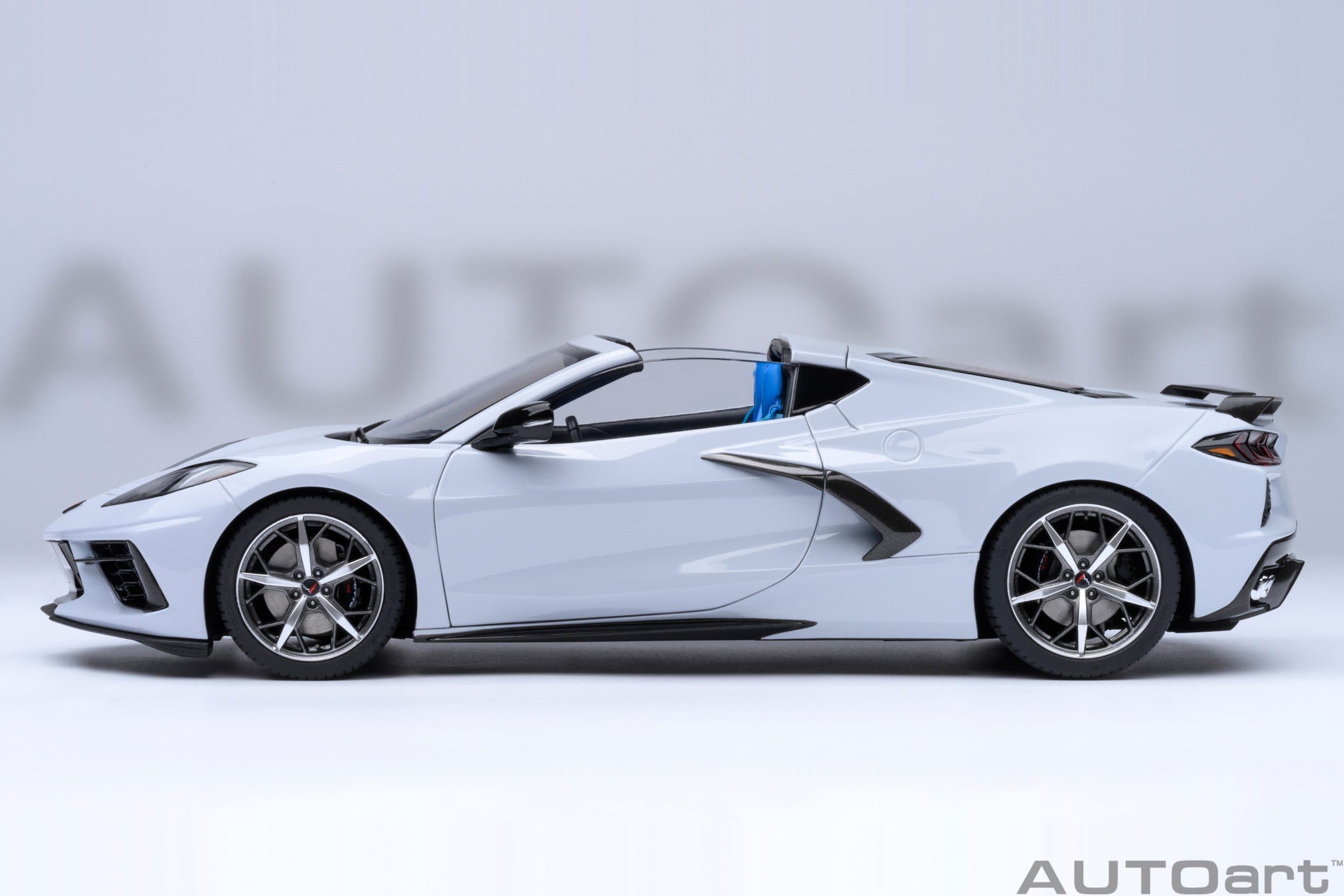 AUTOart Chevrolet Corvette C8 Stingray Z51 1:18 - Ceramic Matrix Grey Metallic – Bild 5