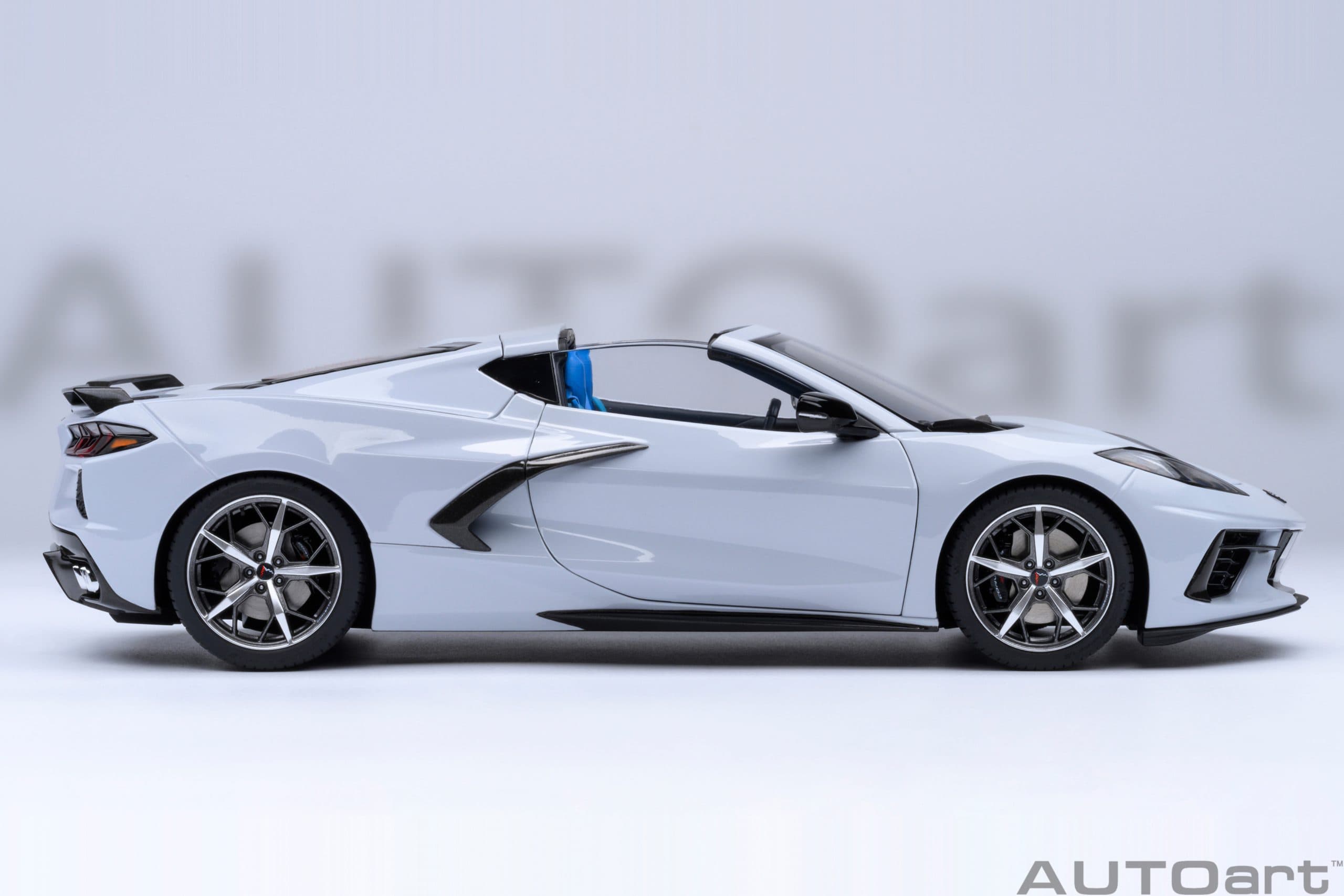 AUTOart Chevrolet Corvette C8 Stingray Z51 1:18 - Ceramic Matrix Grey Metallic – Bild 6