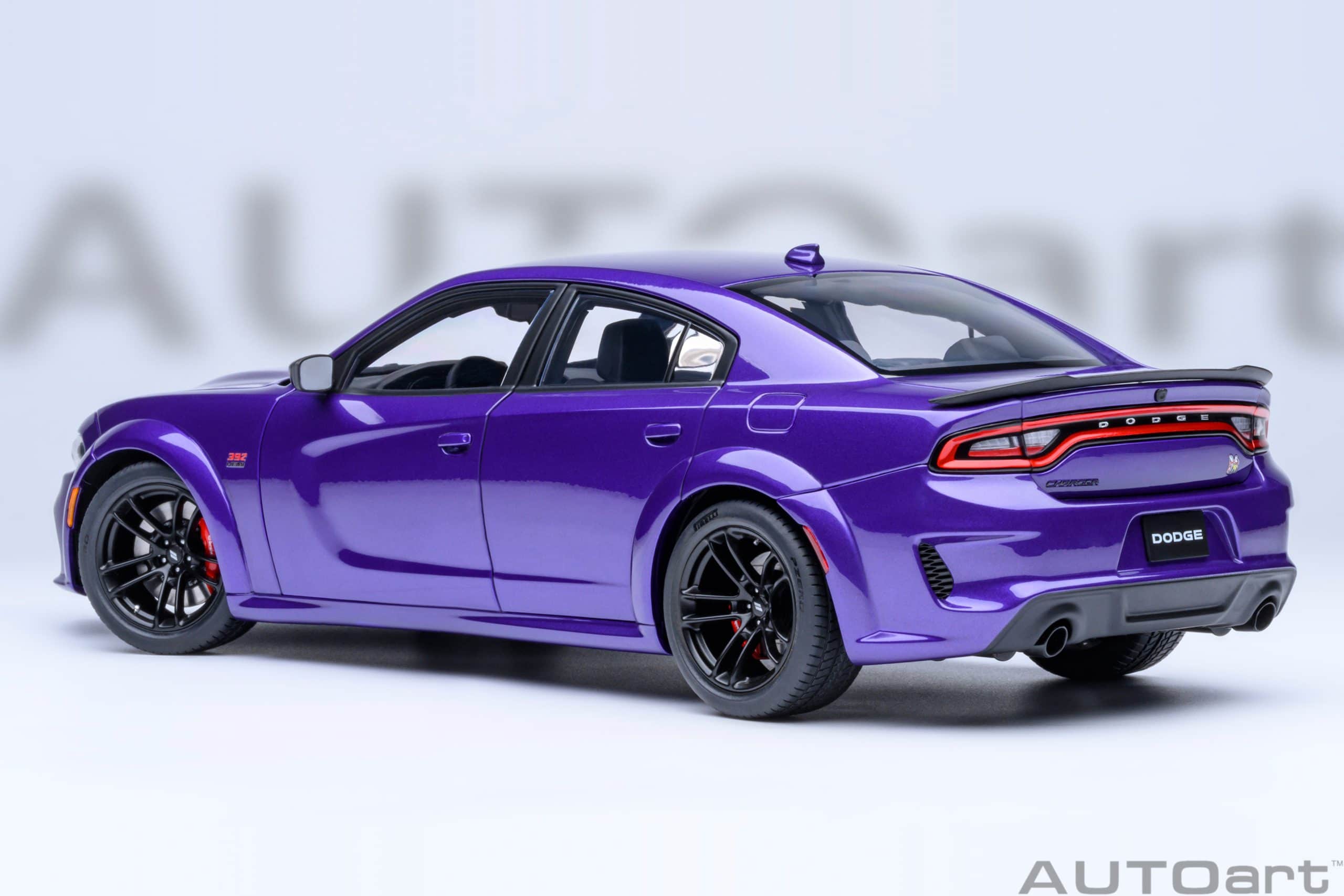 AUTOart Dodge Charger Scat Pack Widebody 1:18 - Plum Crazy - Image 2
