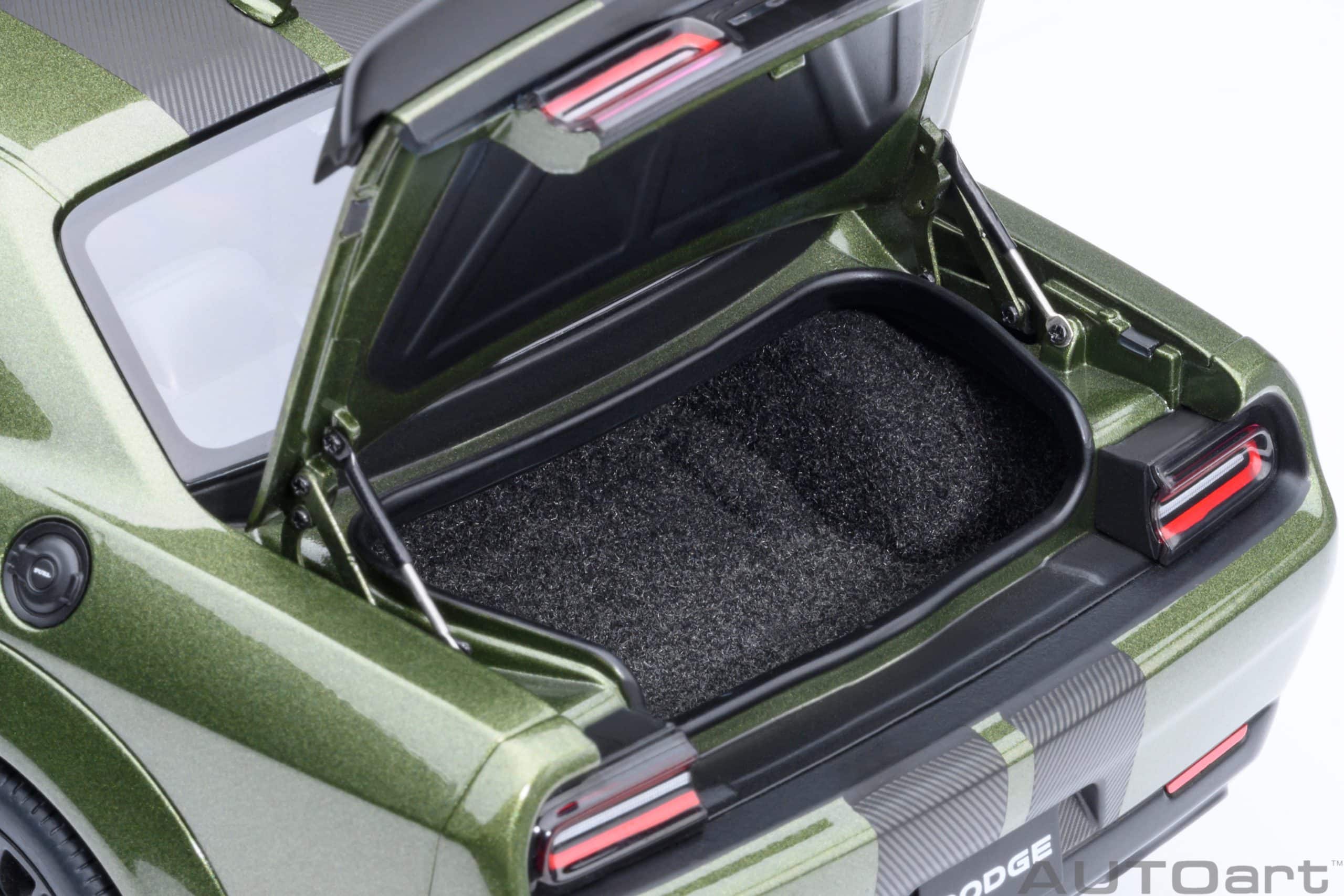 AUTOart Dodge Challenger SRT Jailbreak 2022 1:18 - F8 Green - Image 13