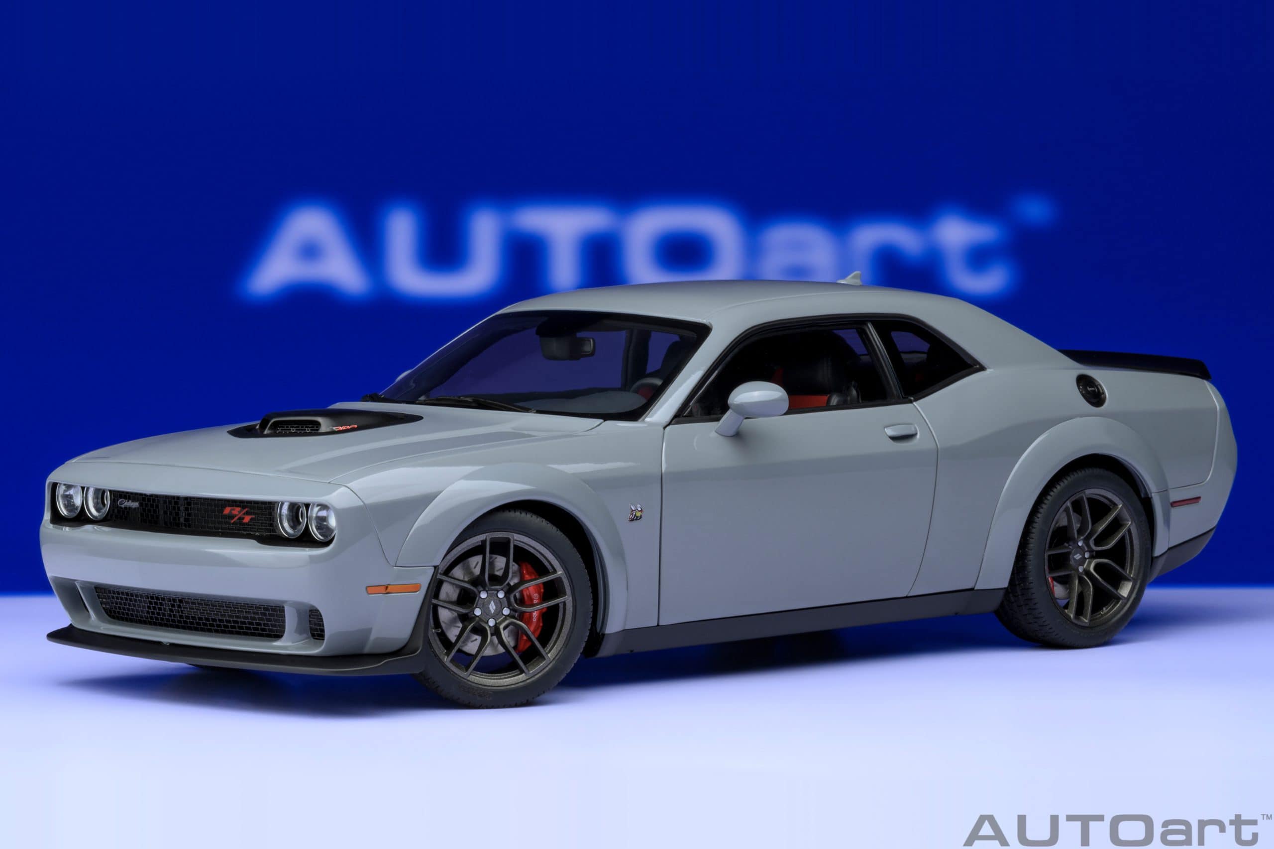 AUTOart Dodge Challenger R/T SCAT PACK SHAKER WIDEBODY 2022 1:18