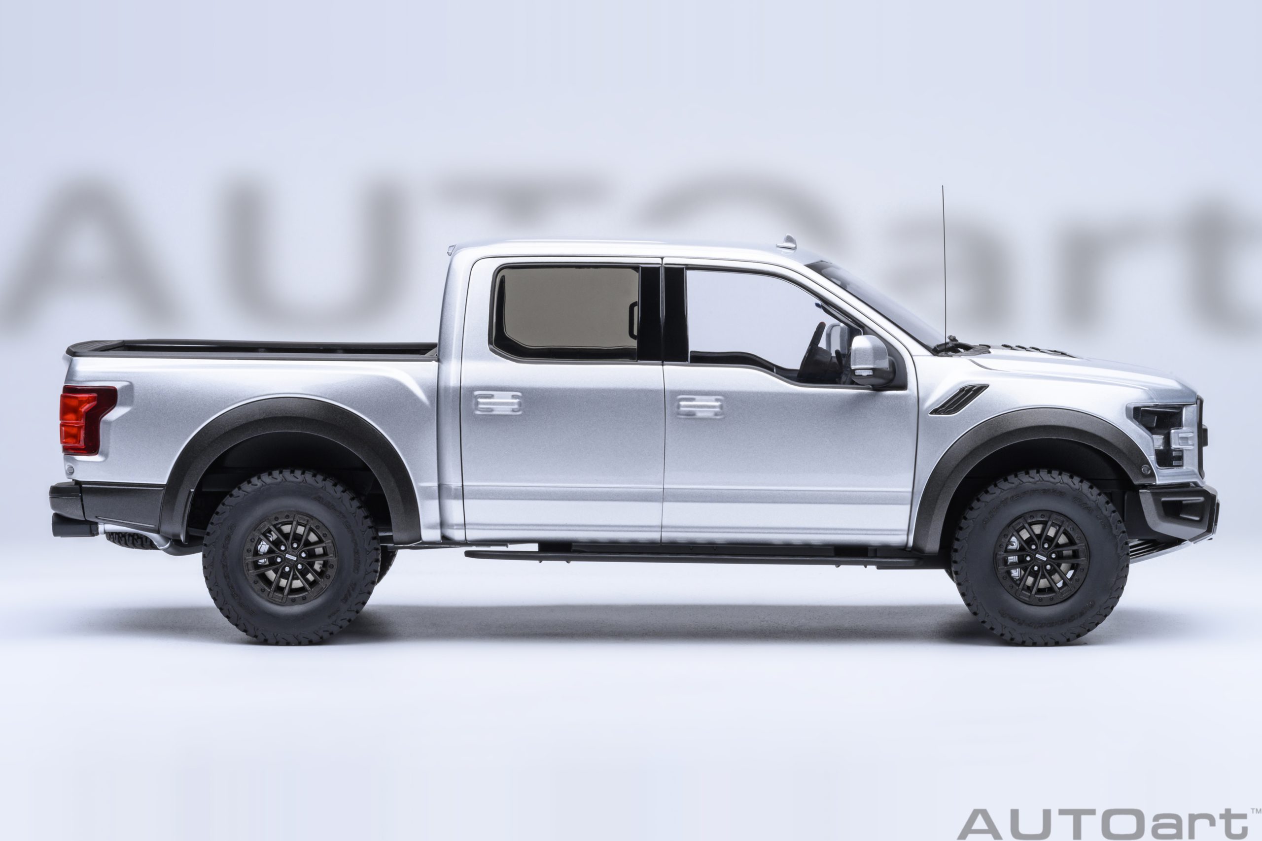 AUTOart Ford F-150 Raptor Supercrew 2019 1:18 - Ingot Silver - Image 4