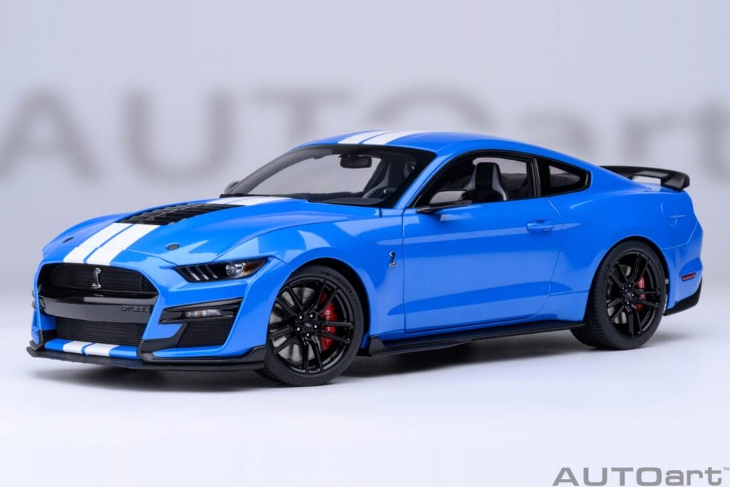 AUTOart フォード マスタング シェルビー GT500 1:18 - グラバーブルー