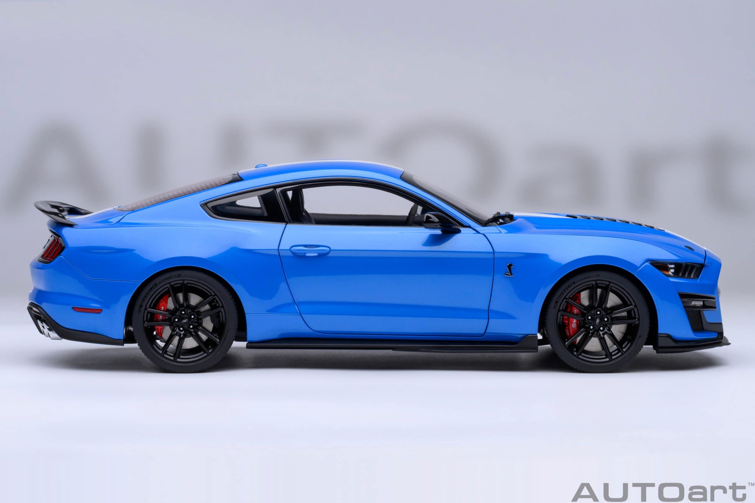 AUTOart フォード マスタング シェルビー GT500 1:18 - グラバーブルー