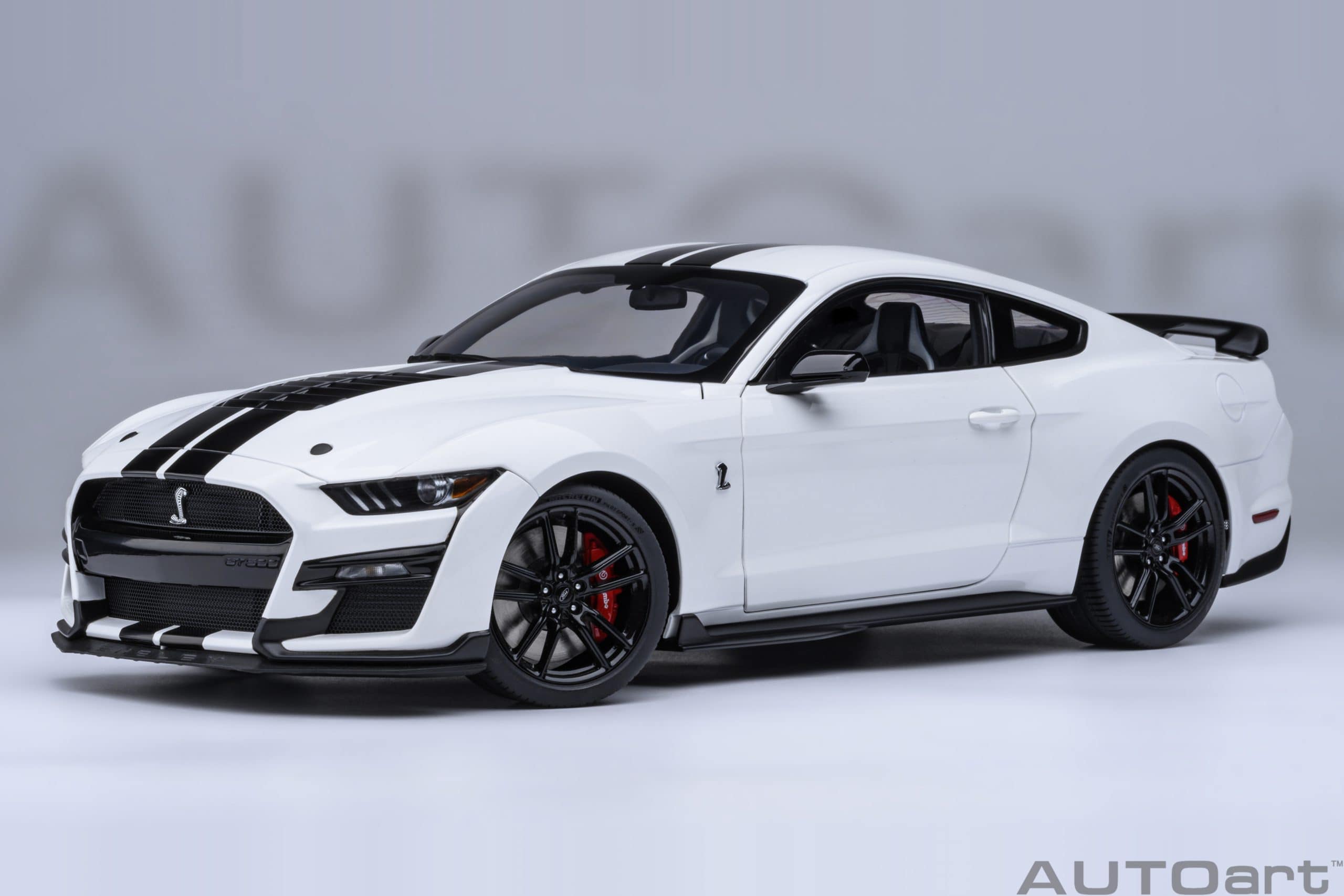 AUTOart Ford Mustang Shelby GT500 1:18 - Oxford White