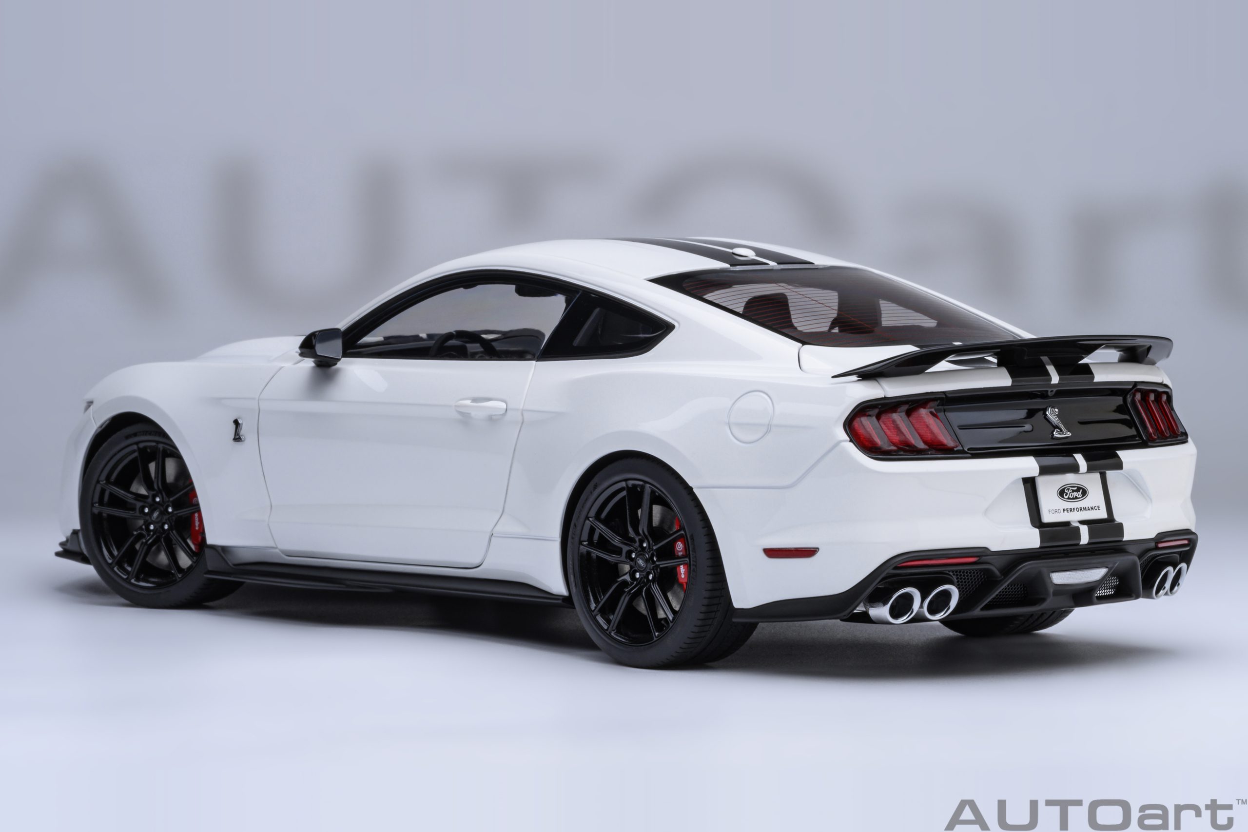 AUTOart フォード マスタング シェルビー GT500 1:18