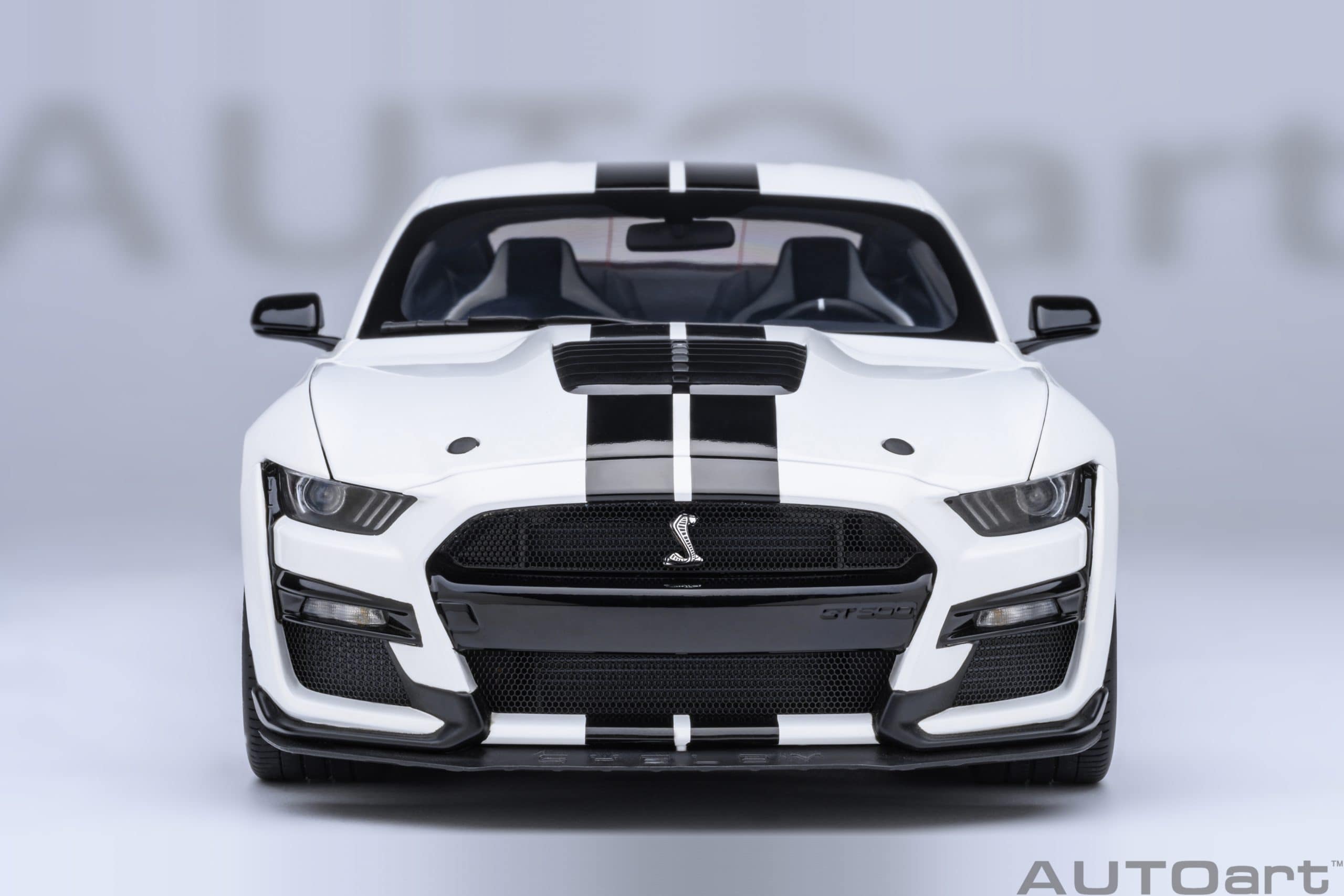 AUTOart Ford Mustang Shelby GT500 1:18 - Oxford White - Image 5