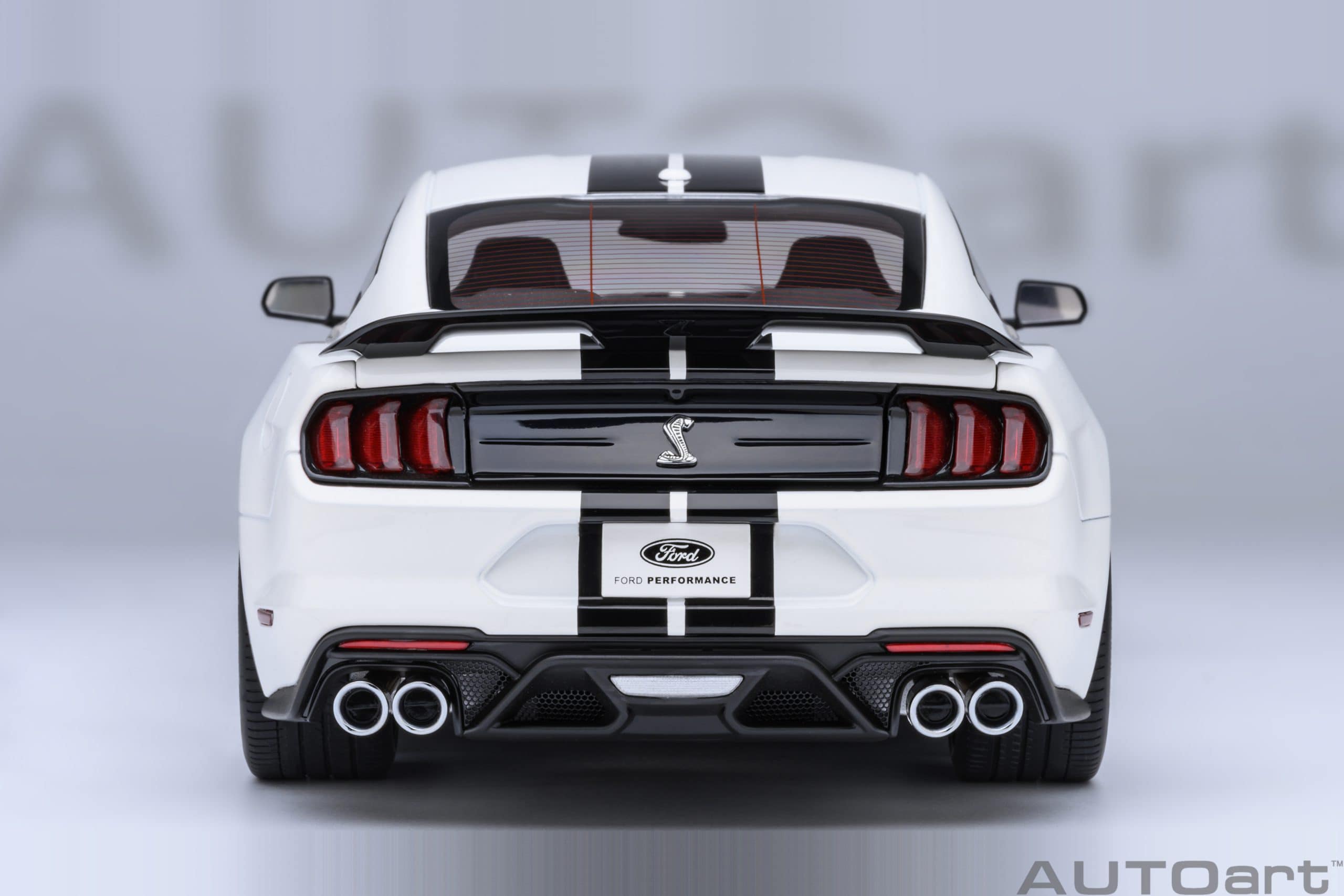 AUTOart Ford Mustang Shelby GT500 1:18 - Oxford White - Image 6