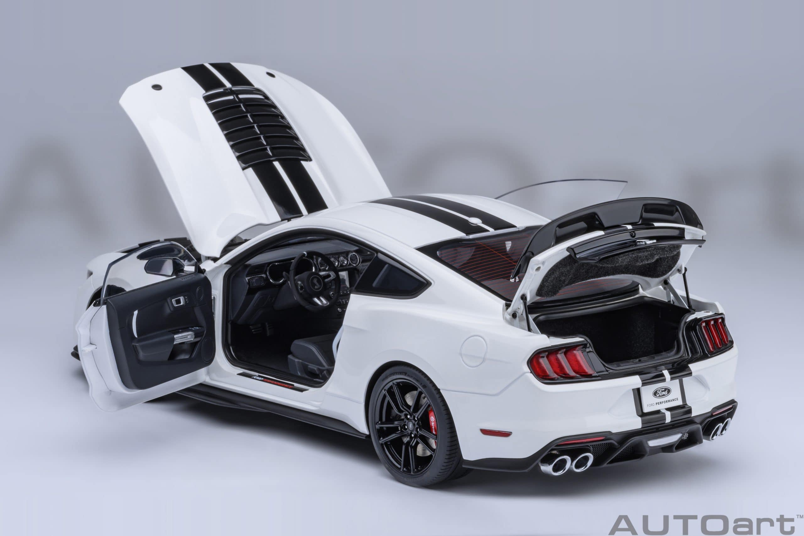 AUTOart フォード マスタング シェルビー GT500 1:18