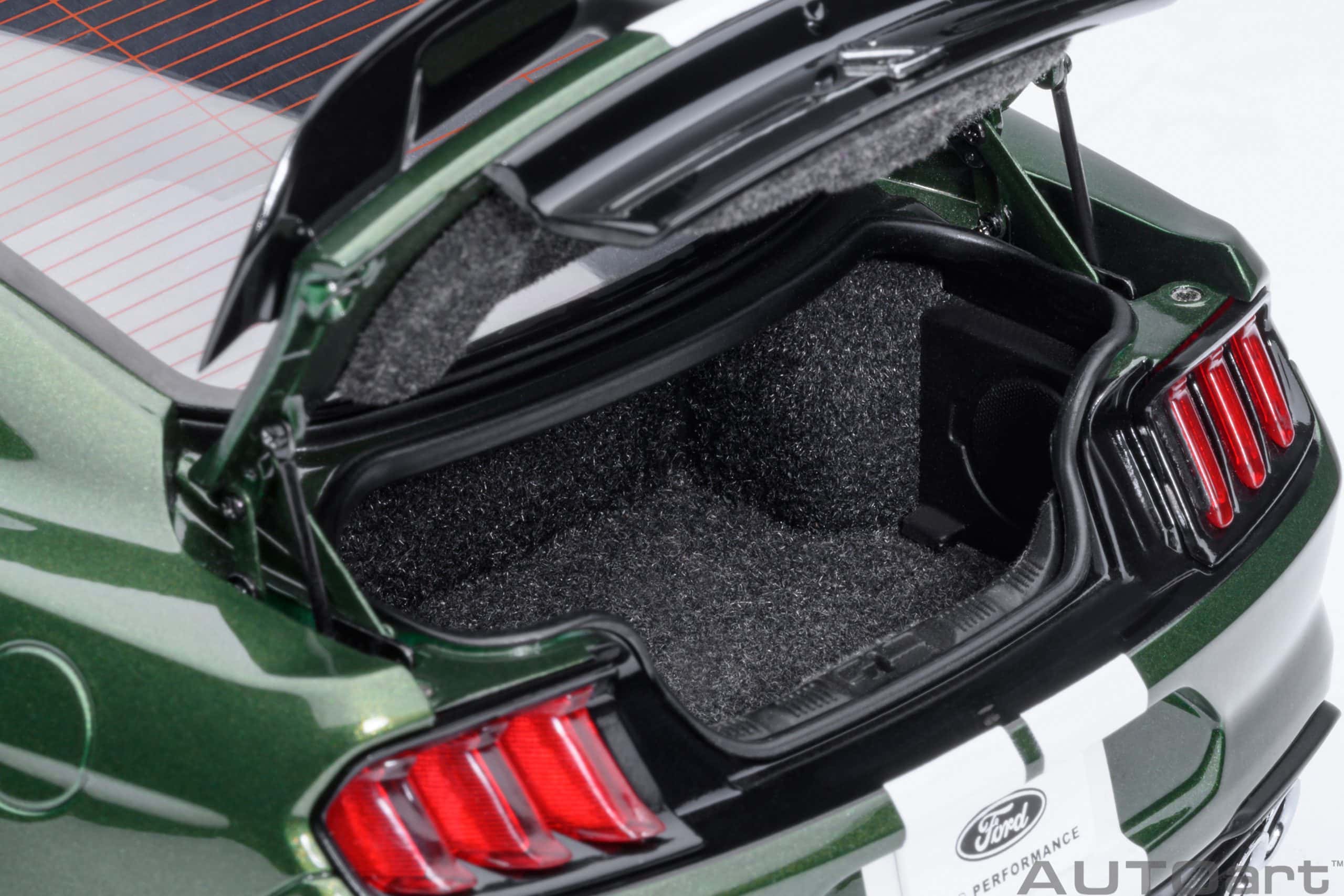 AUTOart Ford Mustang Shelby GT500 1:18 - Eruption Green - Image 13