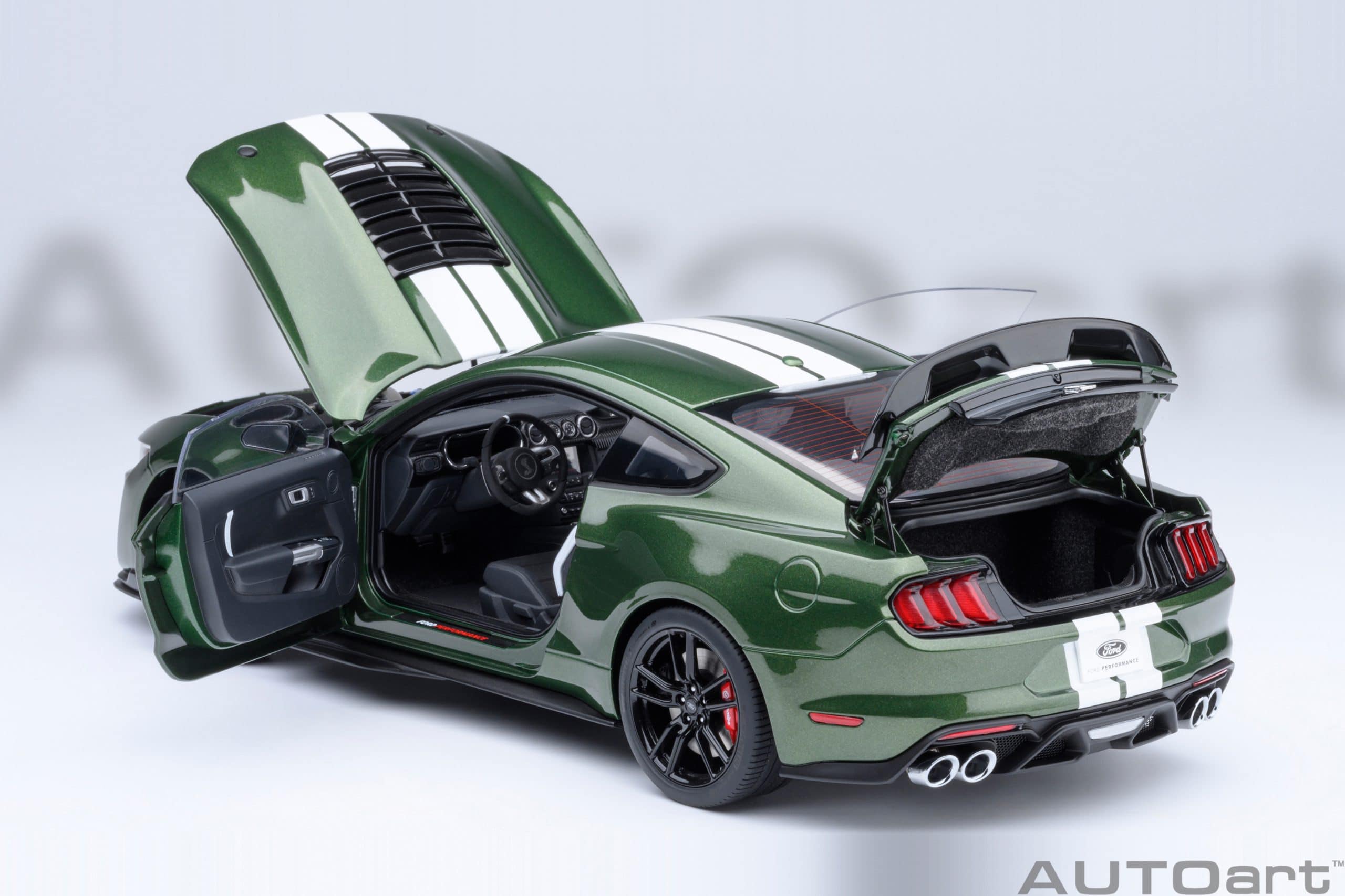 AUTOart フォード マスタング シェルビー GT500 1:18 - エラプション