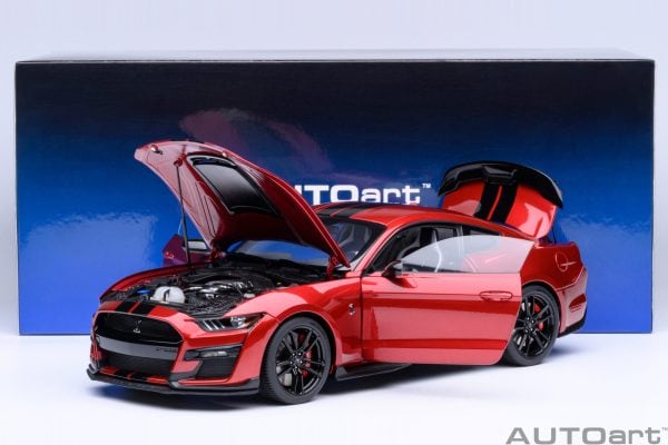 AUTOart フォード マスタング シェルビー GT500 1:18 - ラピッドレッド