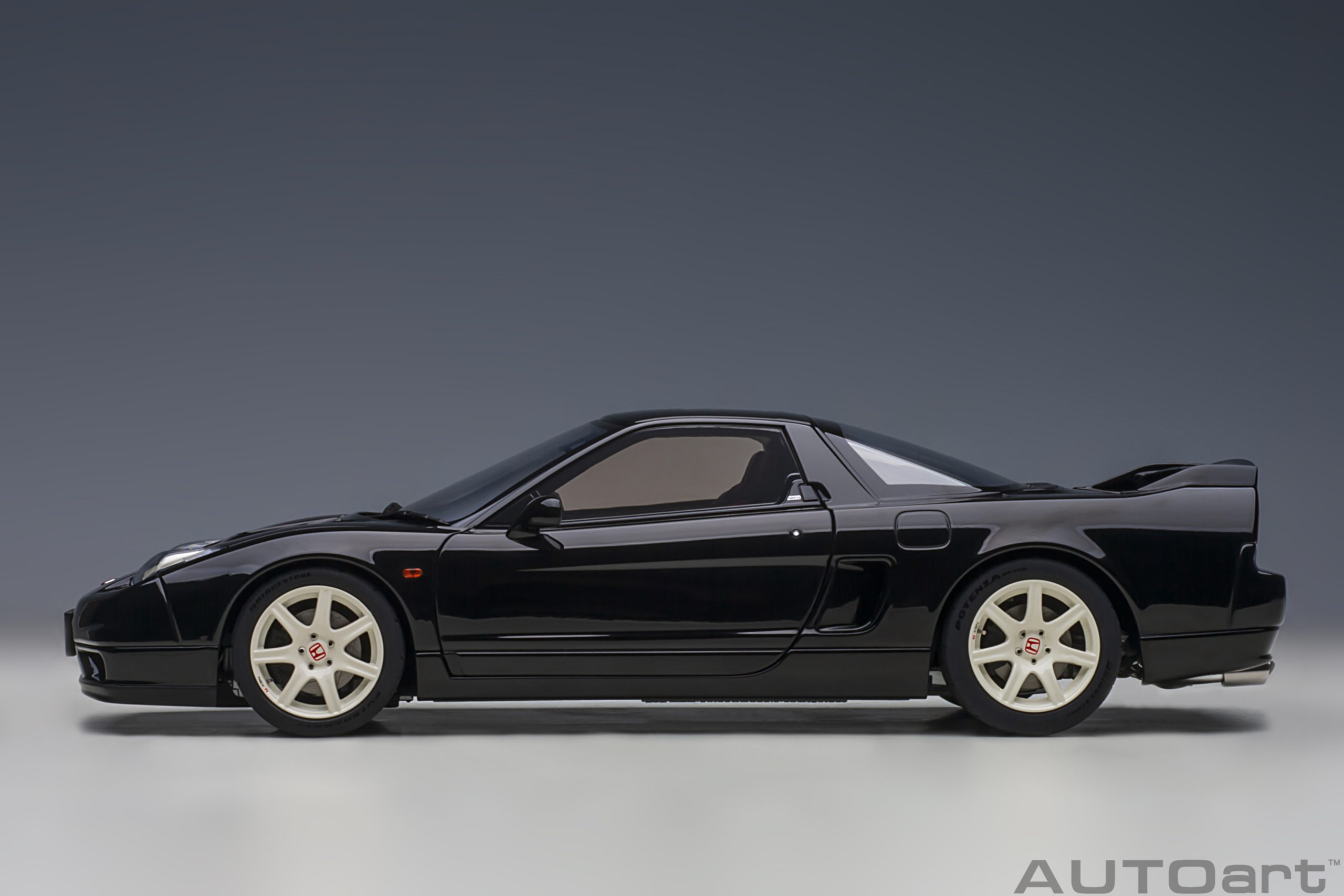 AUTOart Honda NSX-R (NA2) 2019 1:18 - Berlina Black - Image 3