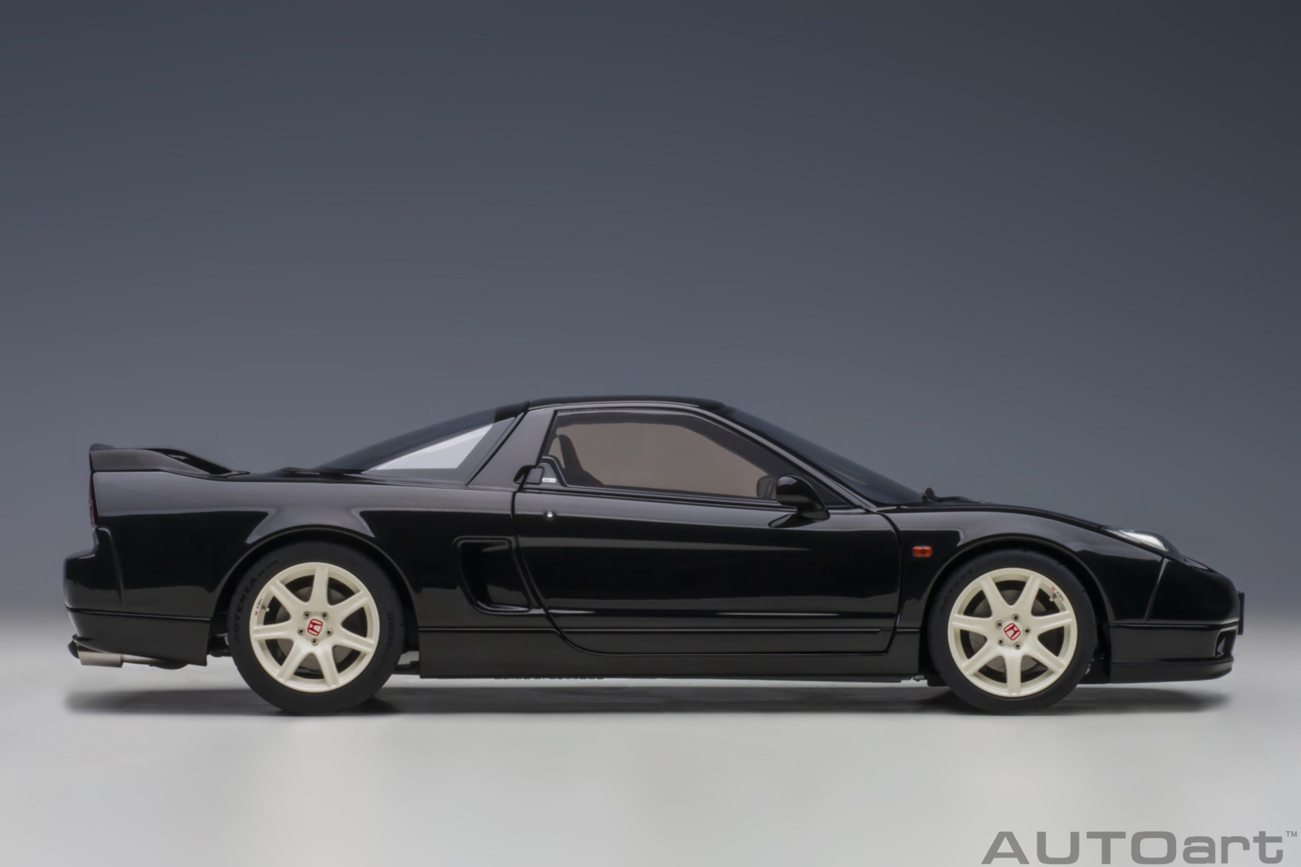 AUTOart Honda NSX-R (NA2) 2019 1:18 - Berlina Black - Image 4