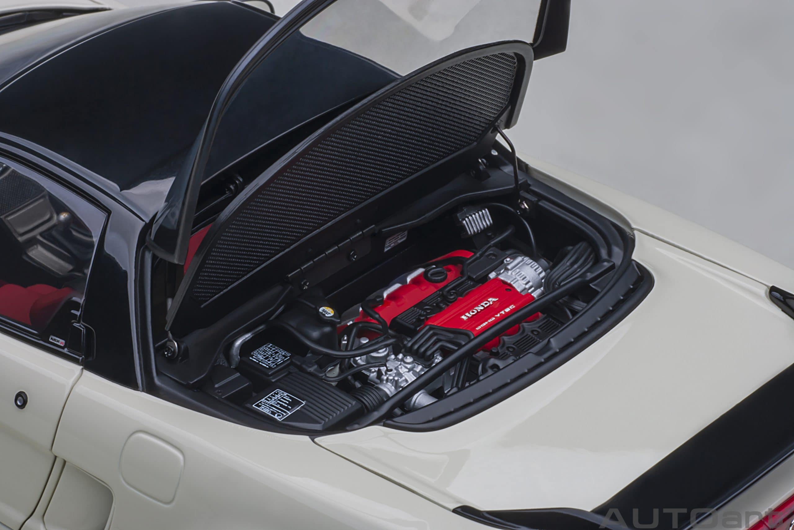 AUTOart Honda NSX-R (NA2) 2019 1:18 - Championship White - Immagine 13