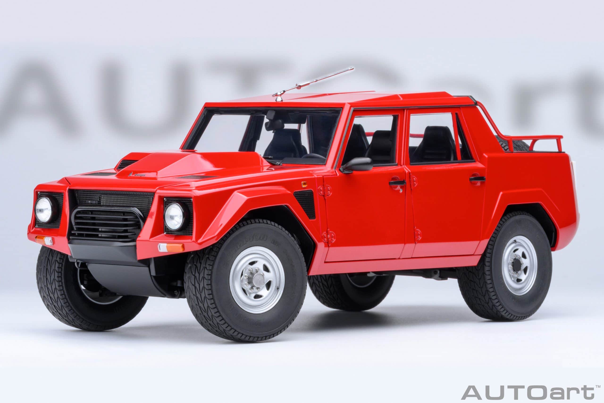 AUTOart Lamborghini LM002 1:18 - Seville Red