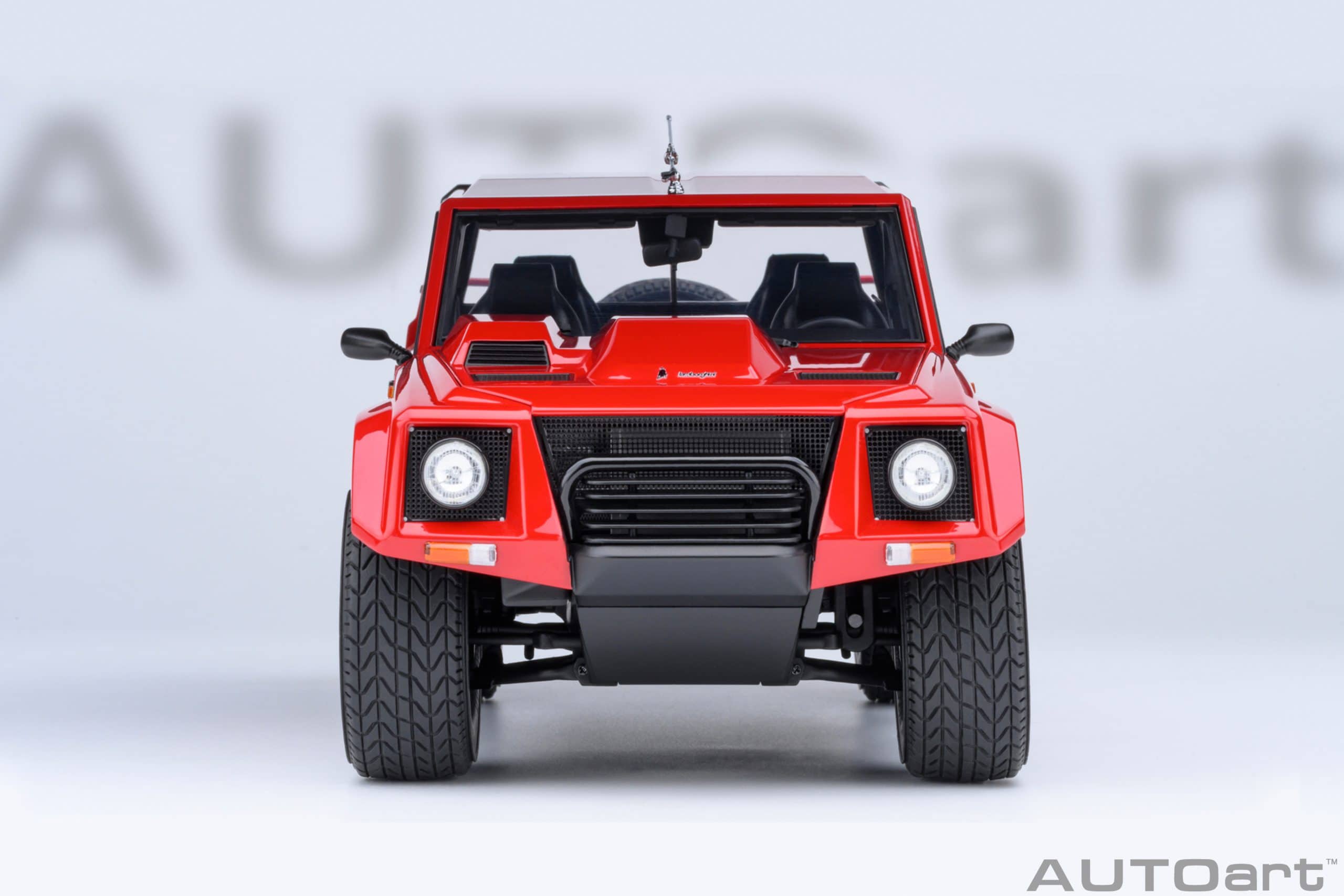 AUTOart Lamborghini LM002 1:18 - Seville Red - Image 5